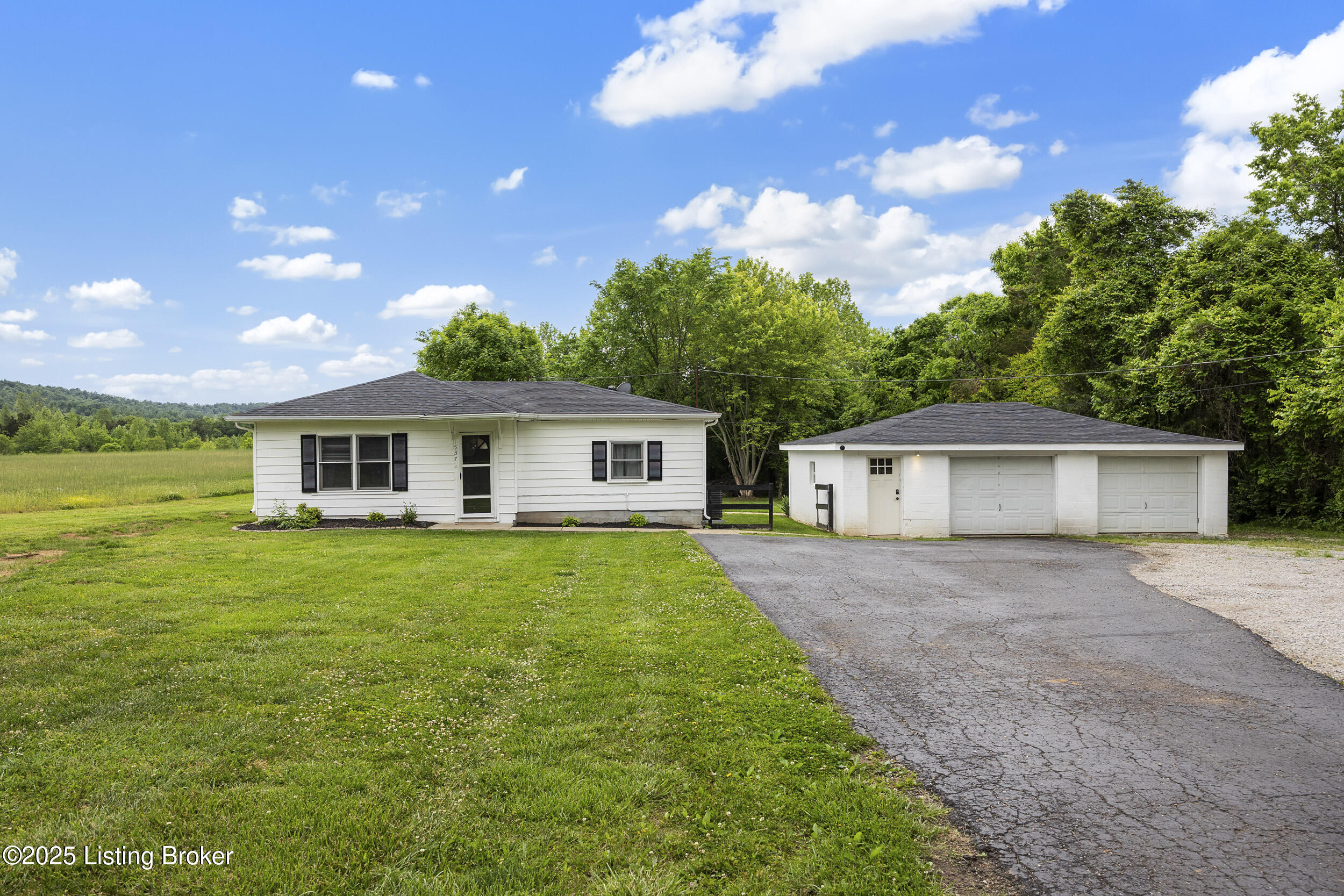 1537 Deatsville Rd Property Photo 1