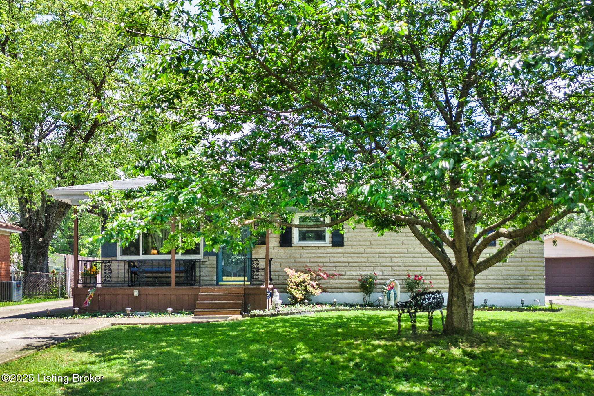 9705 Thor Ave Property Photo 1