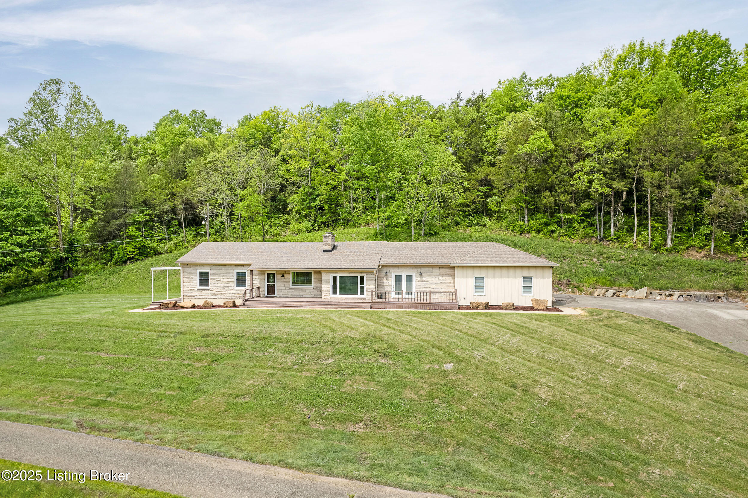 198 Mill Creek Ln Property Photo 1