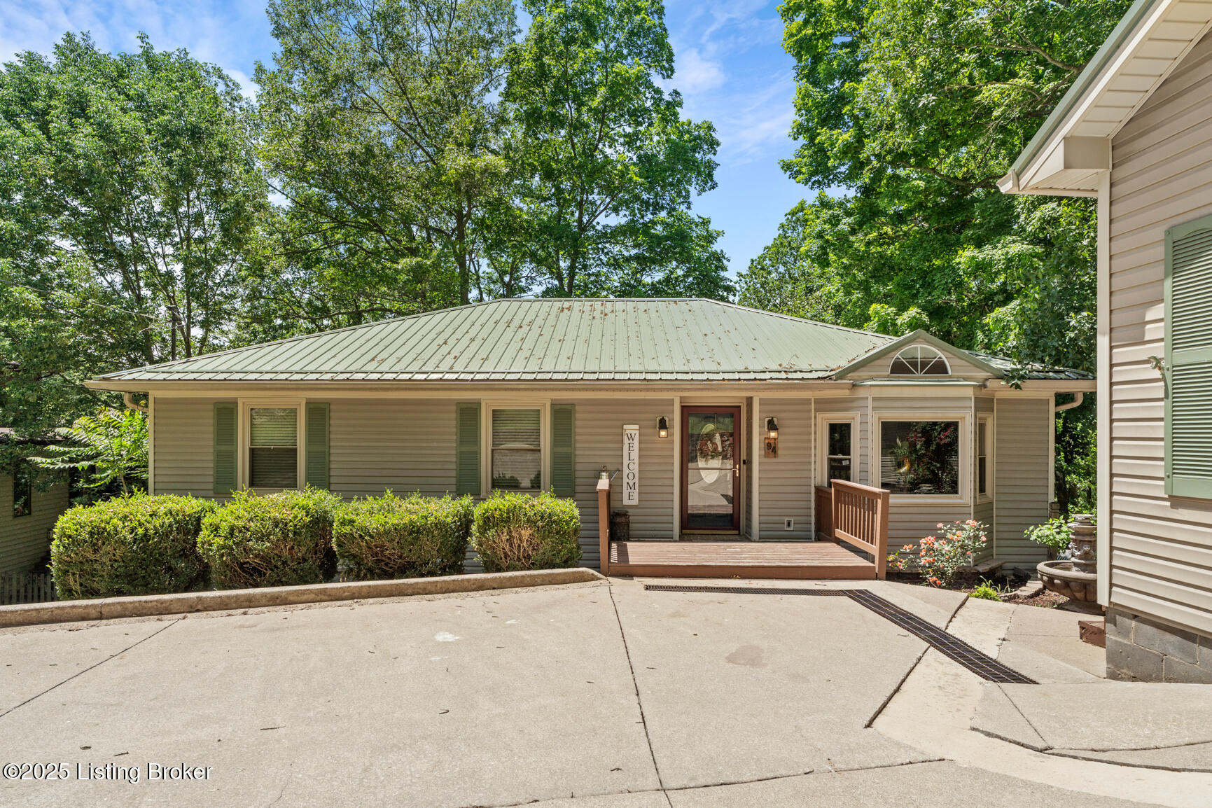 94 Tarnwood Dr Property Photo 1