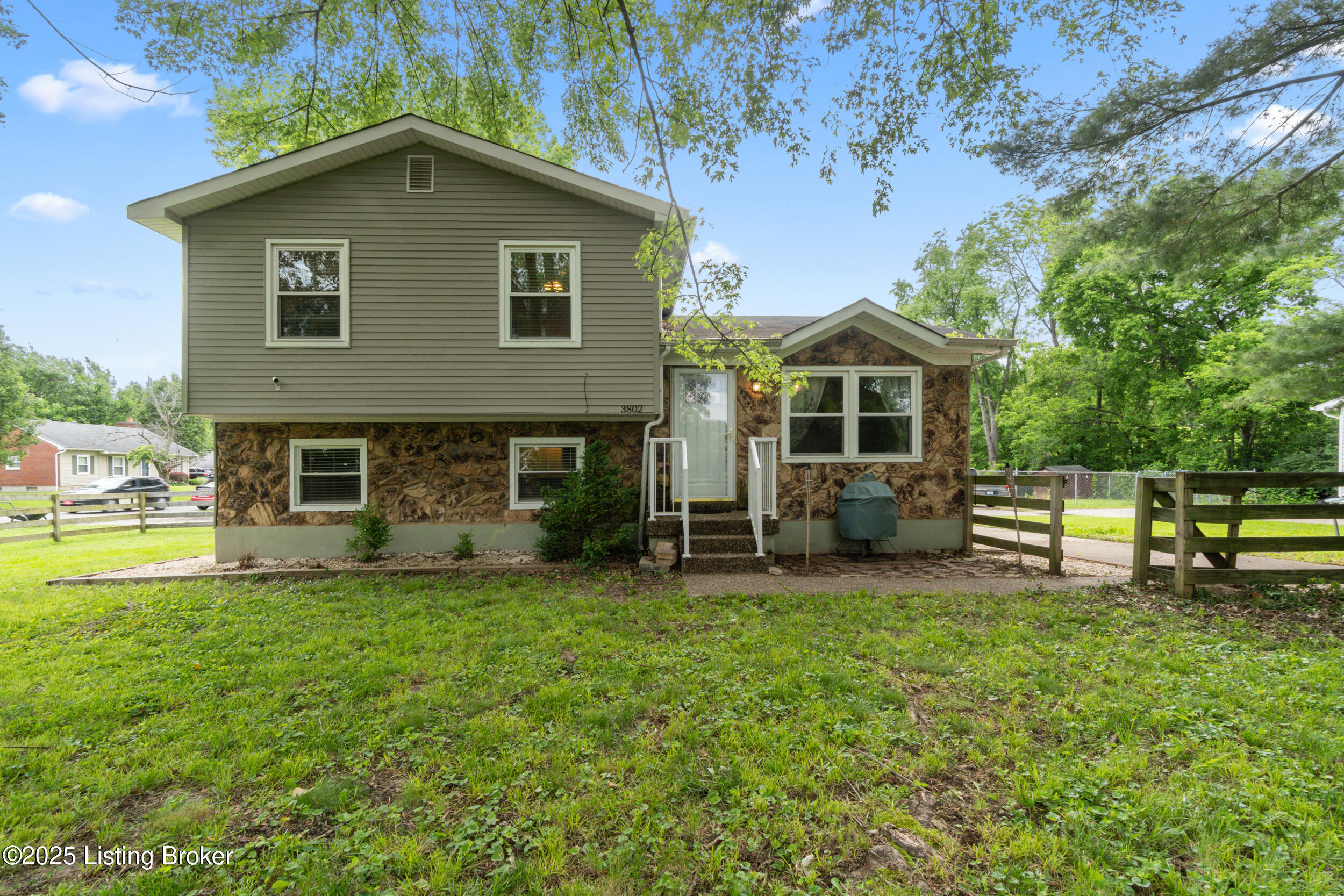 3802 Breckenridge Ln Property Photo 1