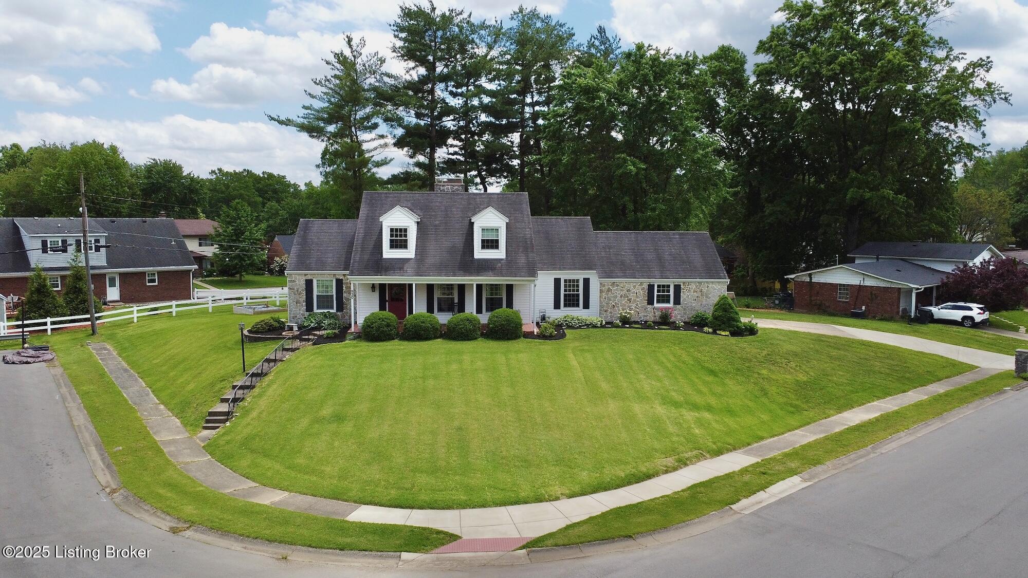 930 Castlewood Dr Property Photo 1
