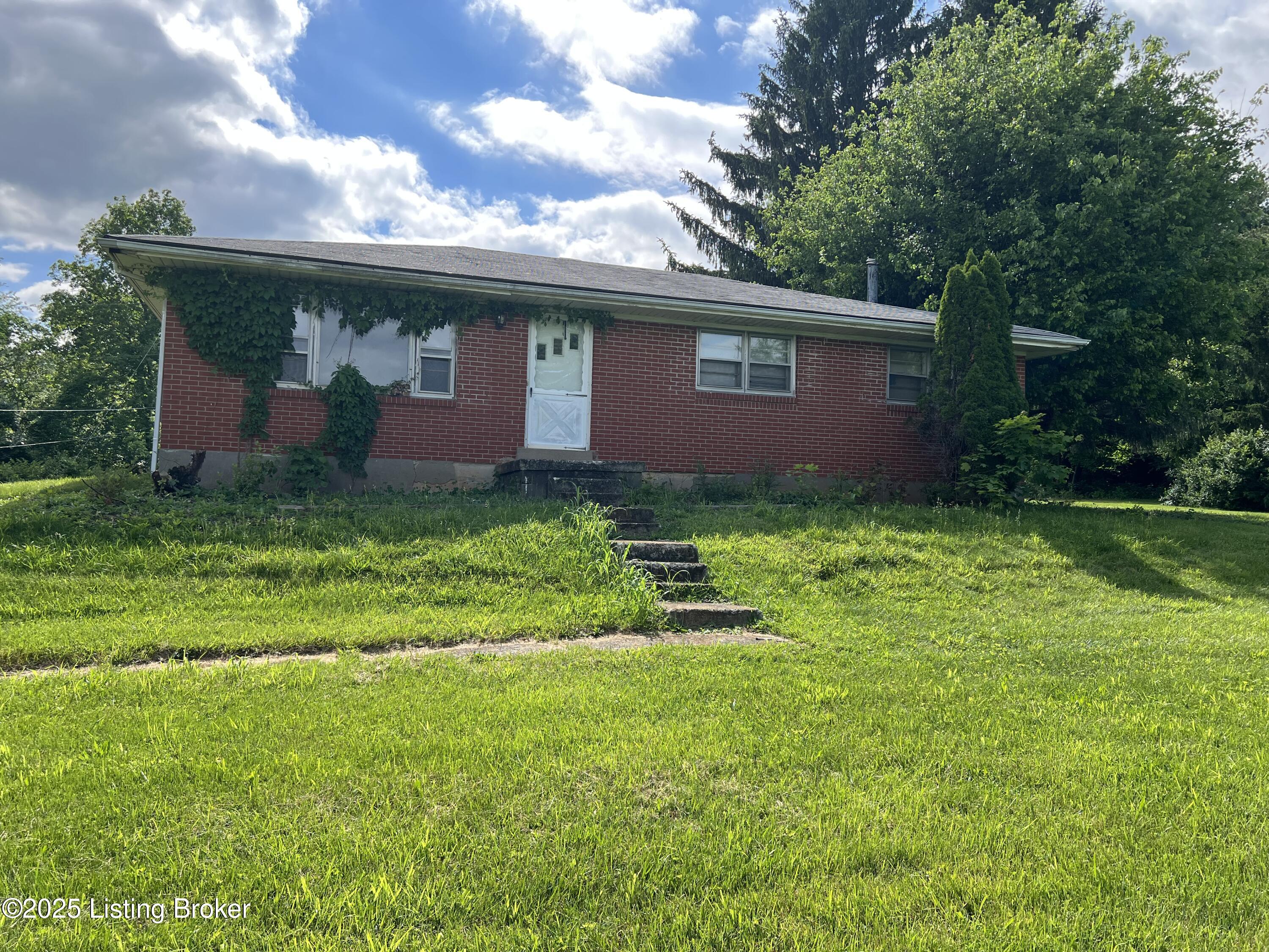 2040 Cox Ln Property Photo 1