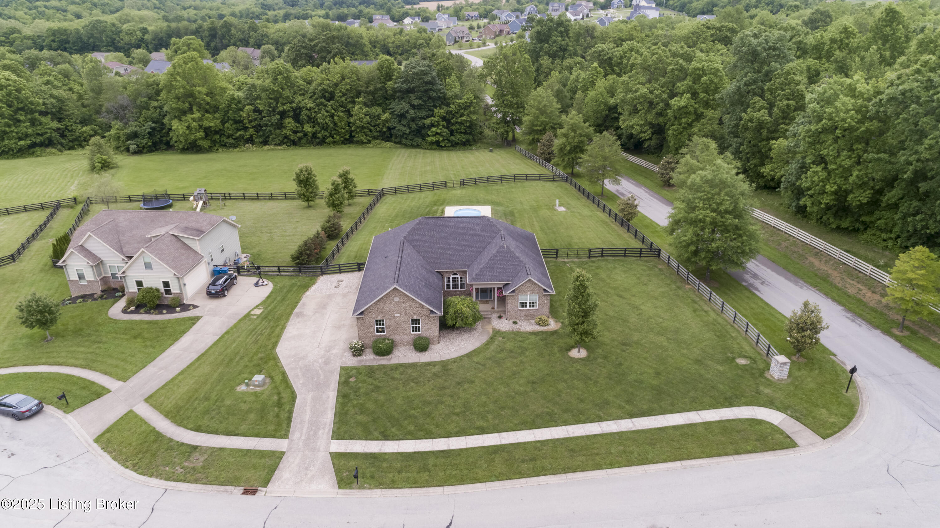 4605 Clarkhurst Cir Property Photo 3