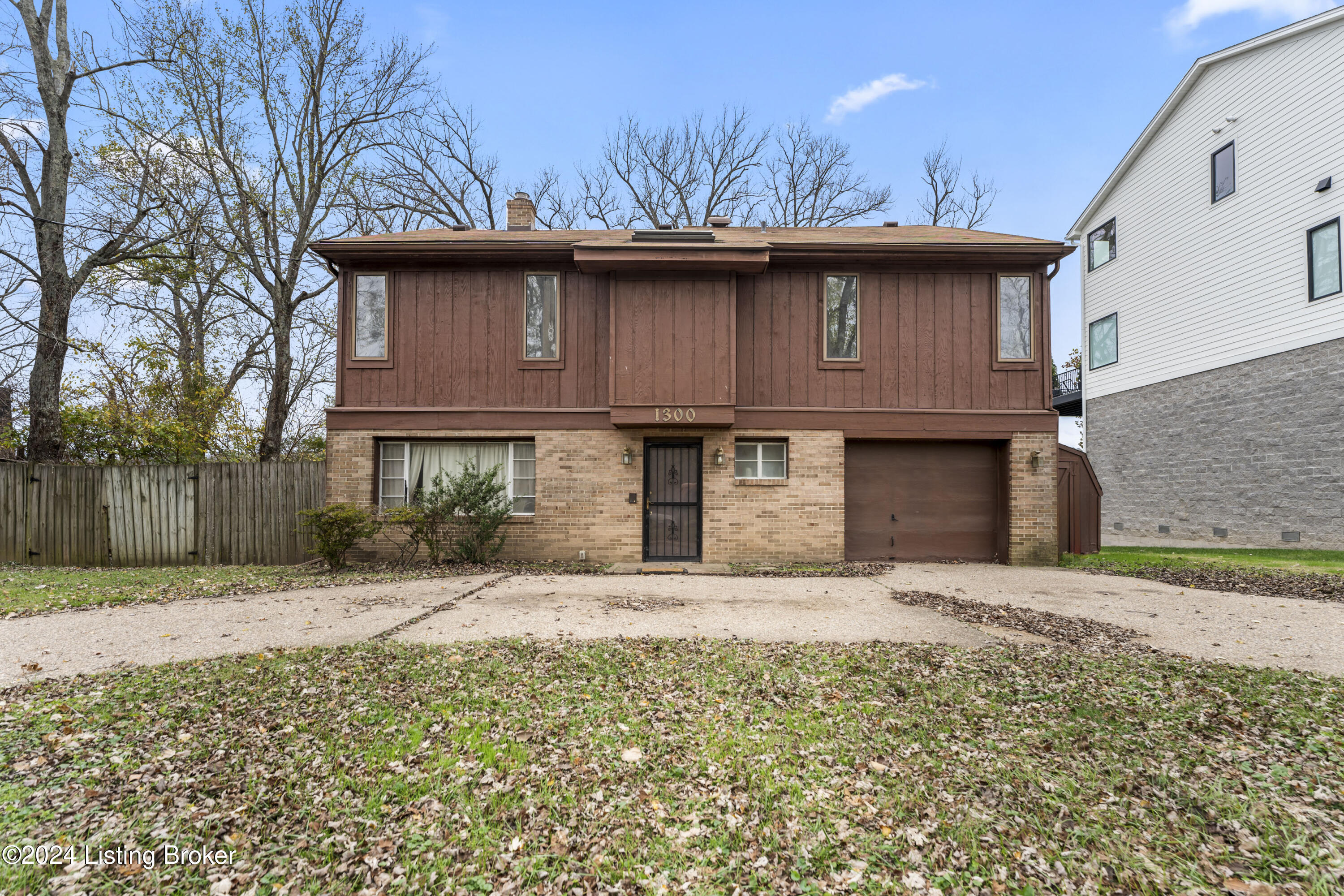 1300 Riverside Dr Property Photo 1
