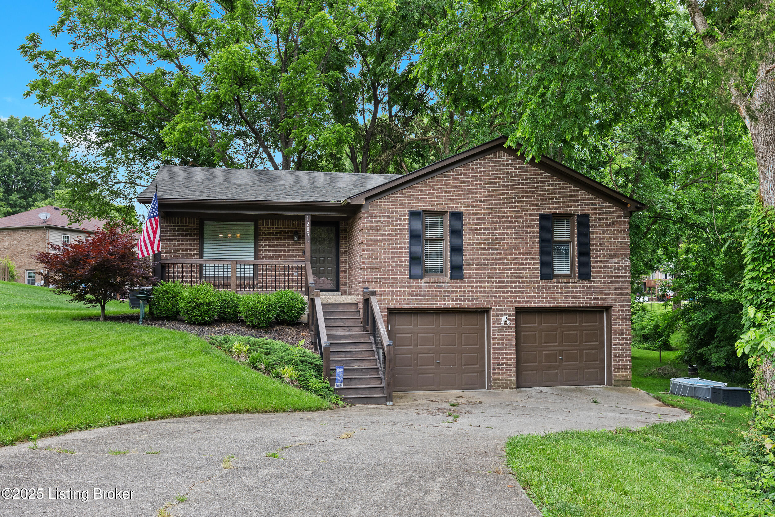 1203 Cliffwood Dr Property Photo 1