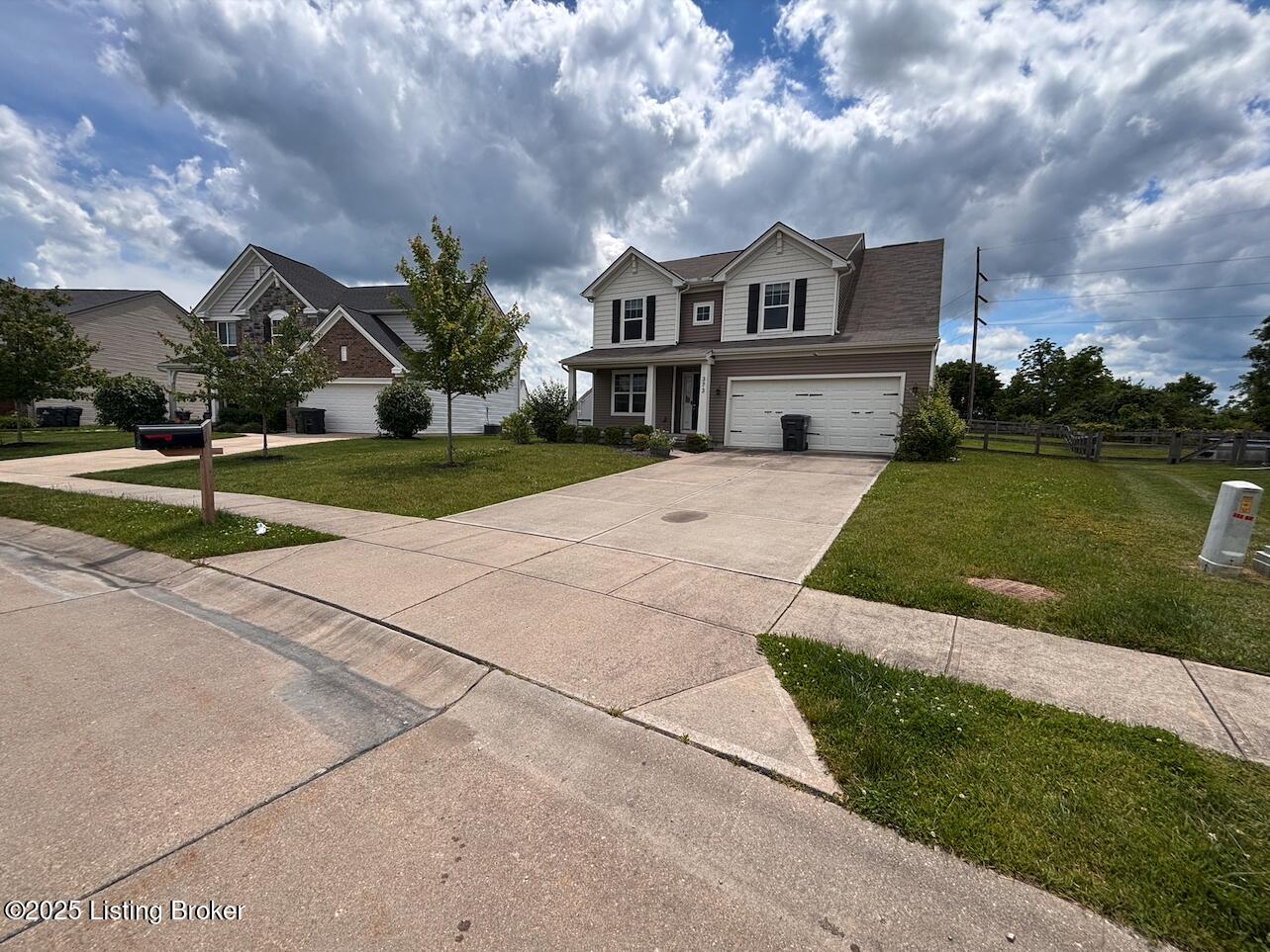 373 University Dr Property Photo 1