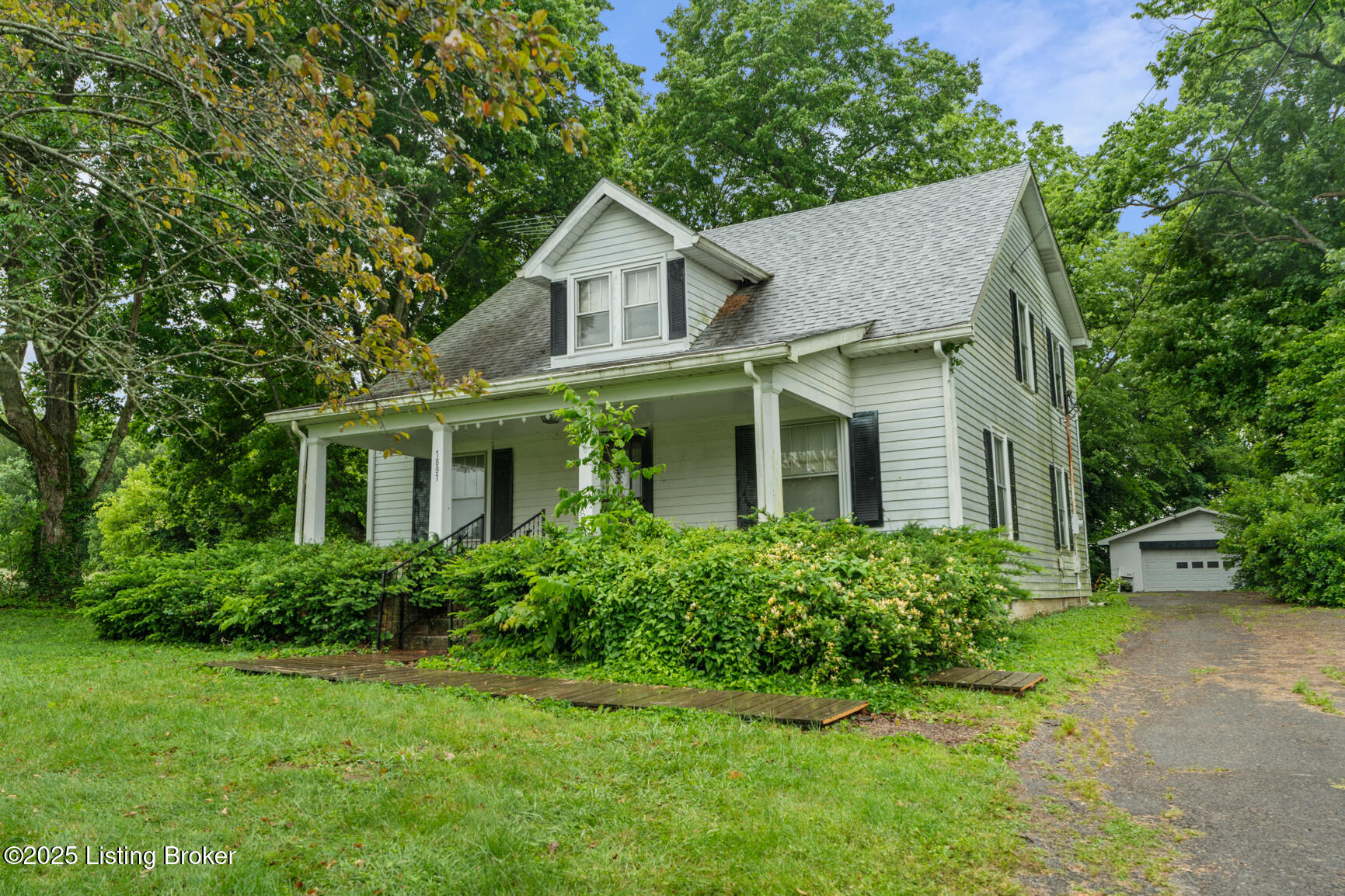 1891 Flood Rd Property Photo 1