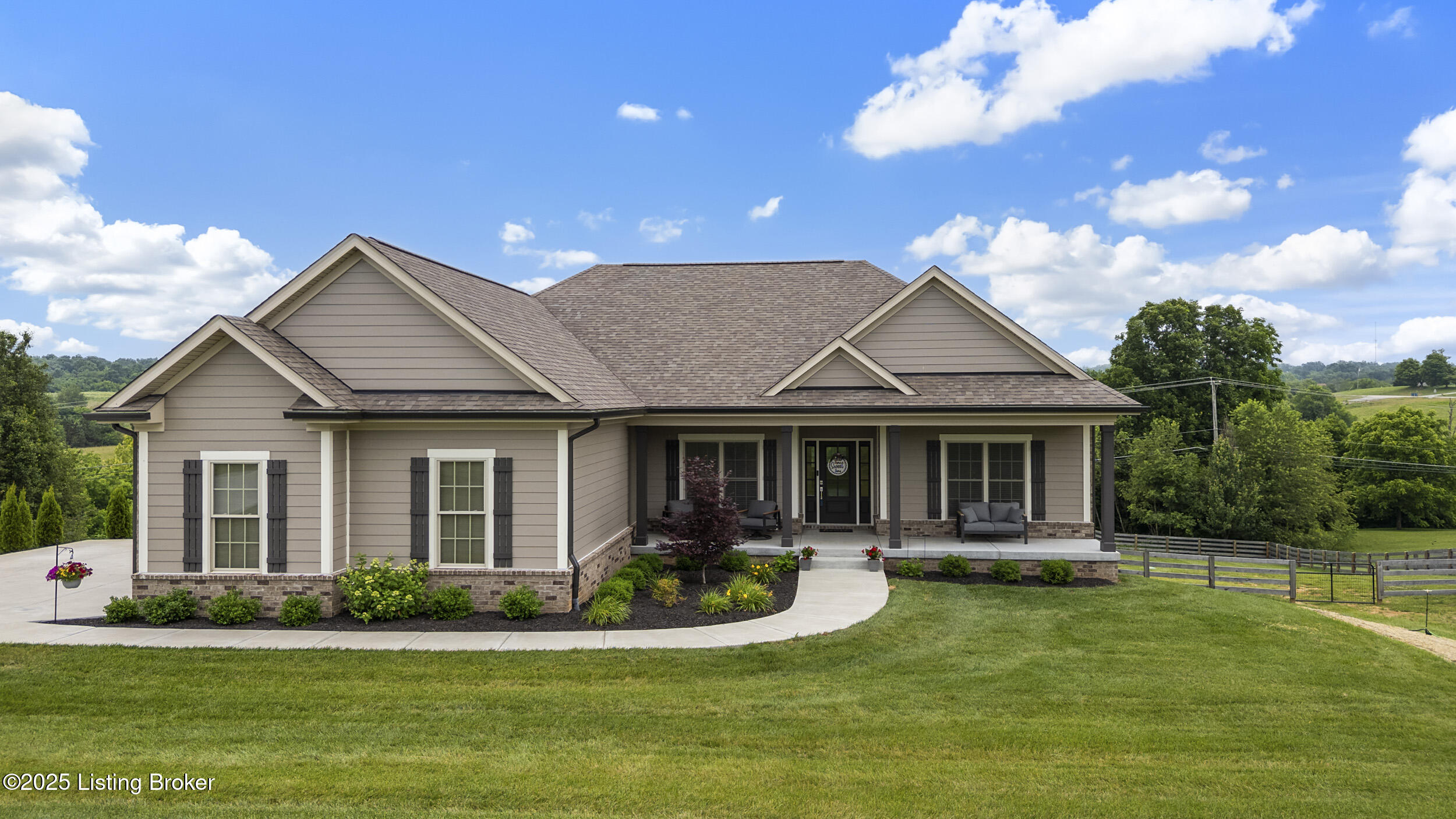2105 Clarke Pointe Dr Property Photo 1