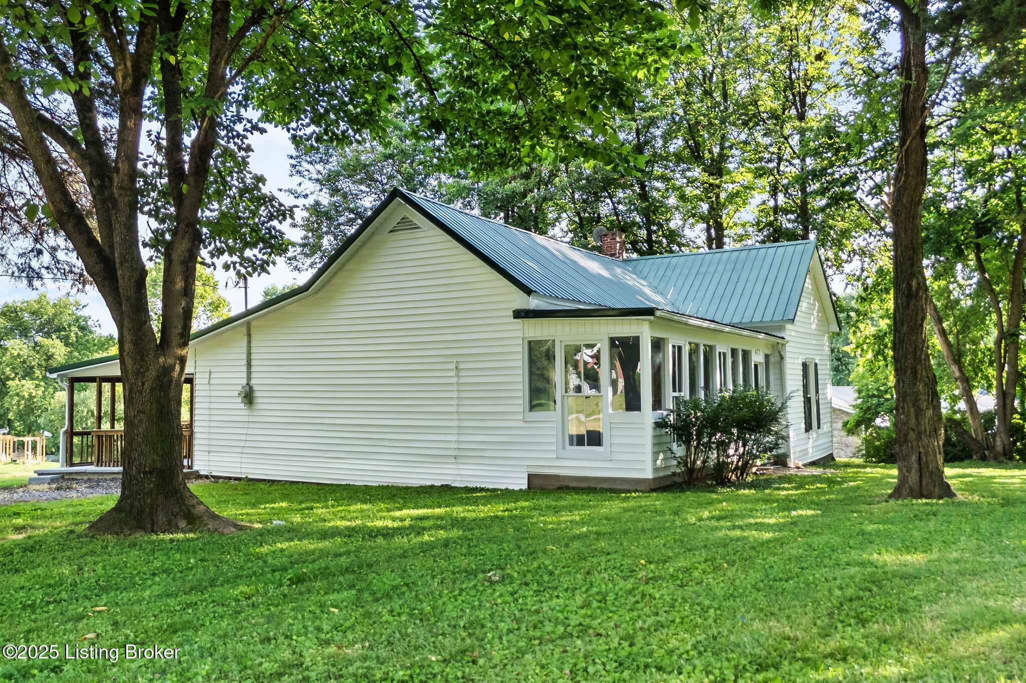 477 Knobview Dr