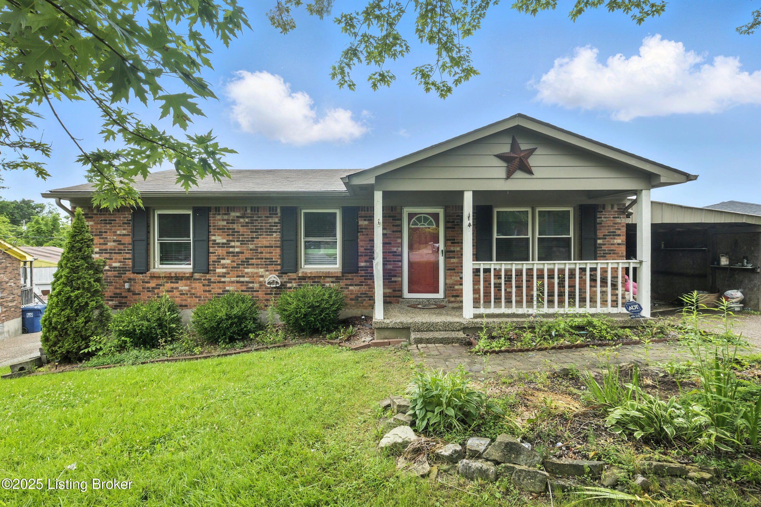 1306 Heatherbourne Dr Property Photo 2