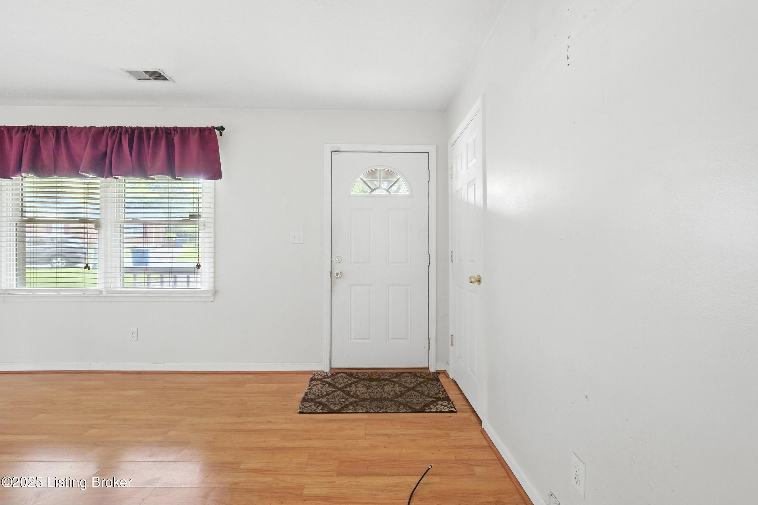 1306 Heatherbourne Dr Property Photo 3