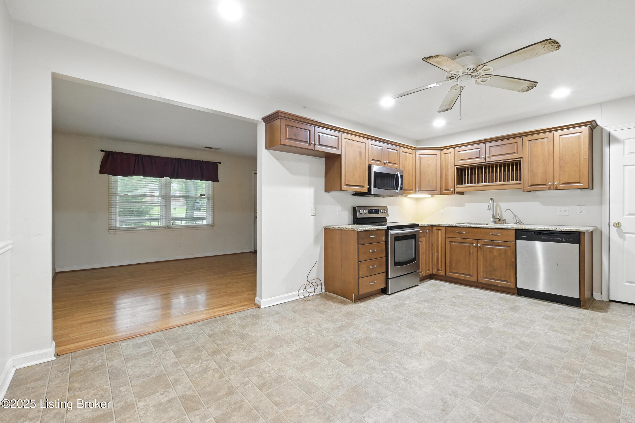 1306 Heatherbourne Dr Property Photo 8