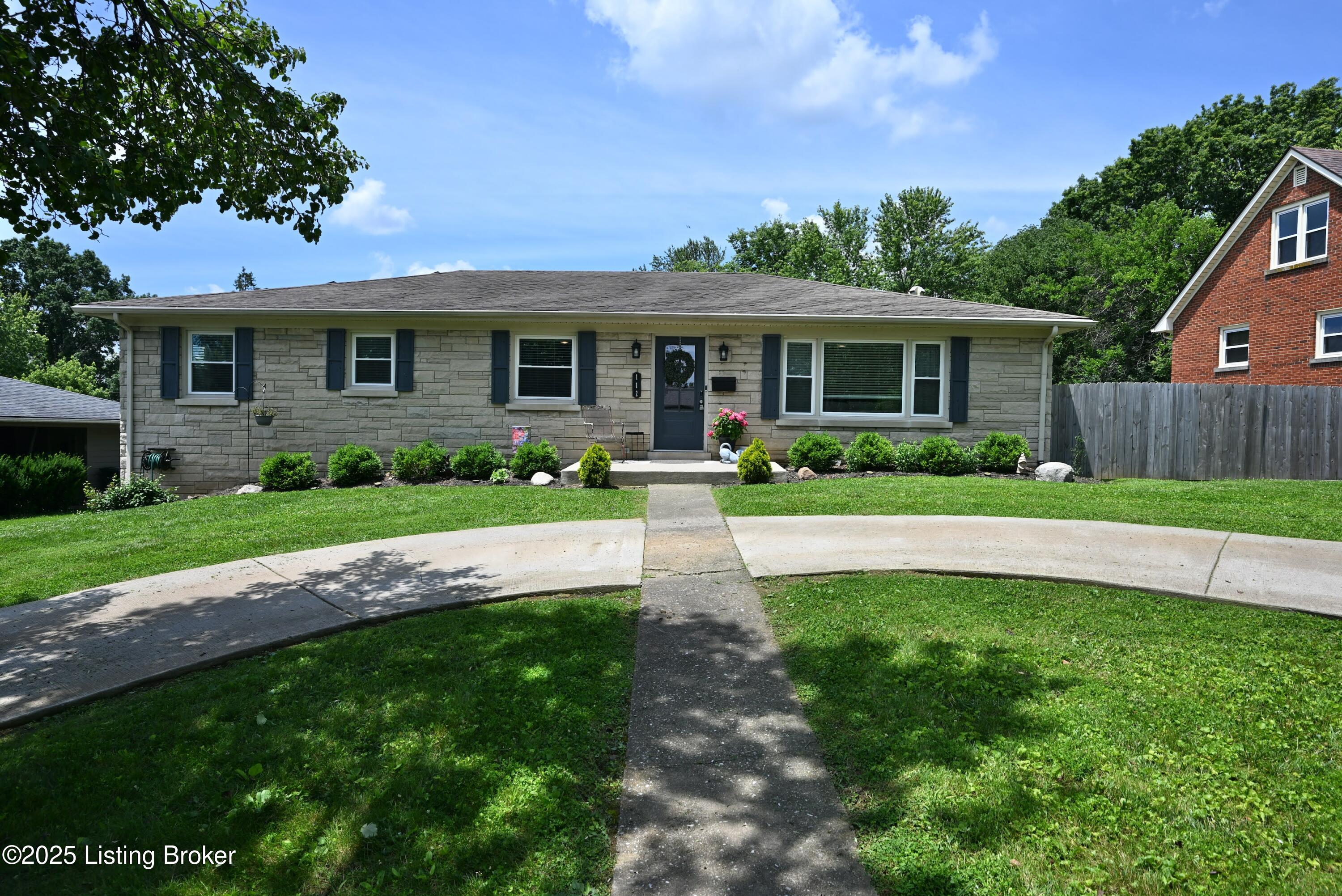 112 Dundee Dr Property Photo 1