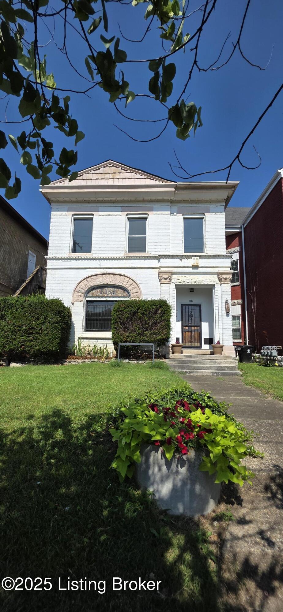 1014 S Floyd St Property Photo 1