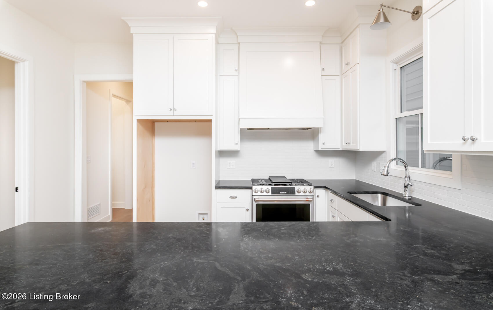 6106 Passionflower Dr Property Photo 17