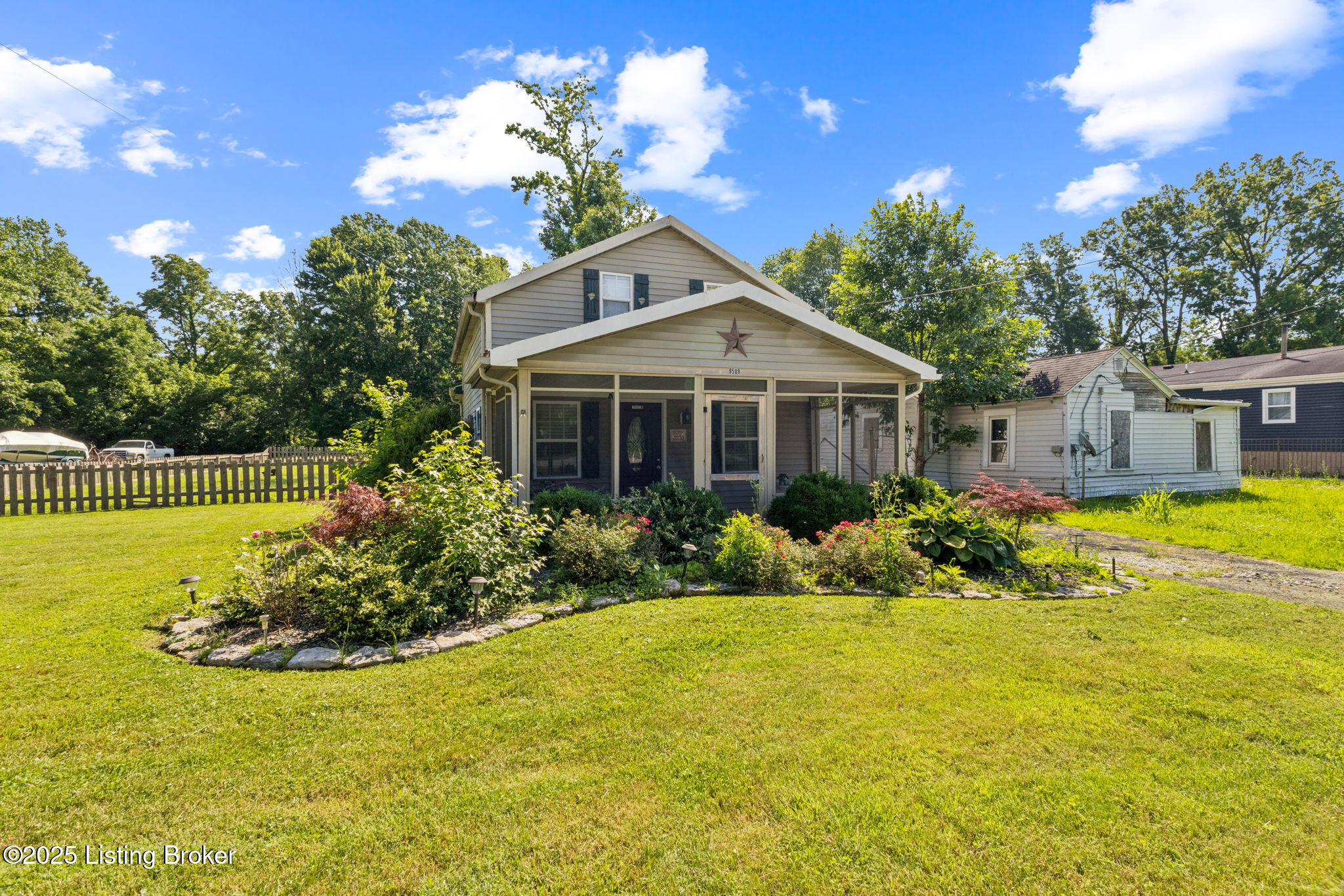 9509 National Turnpike Property Photo 1
