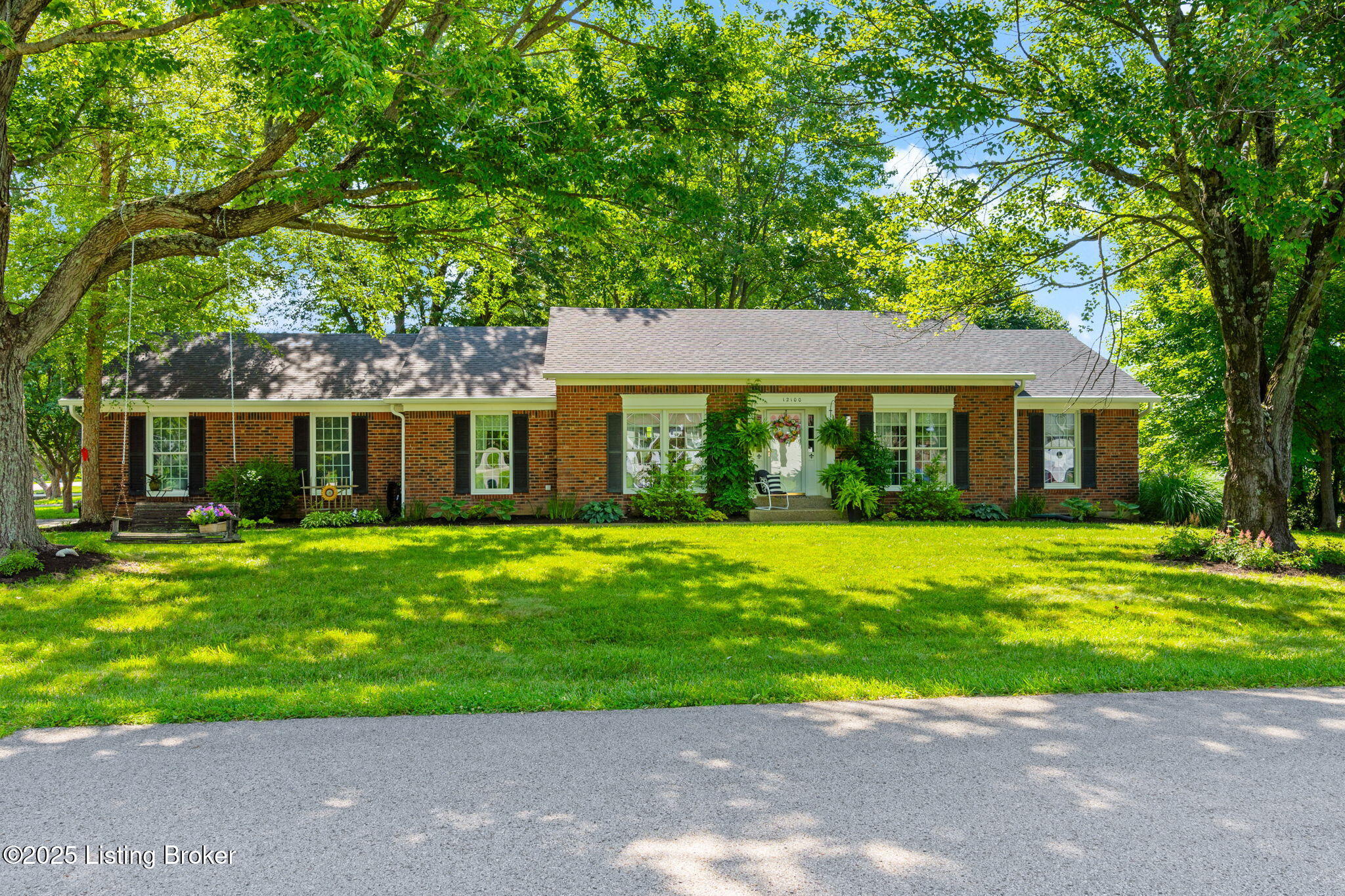 12100 Maplewood Rd Property Photo 1
