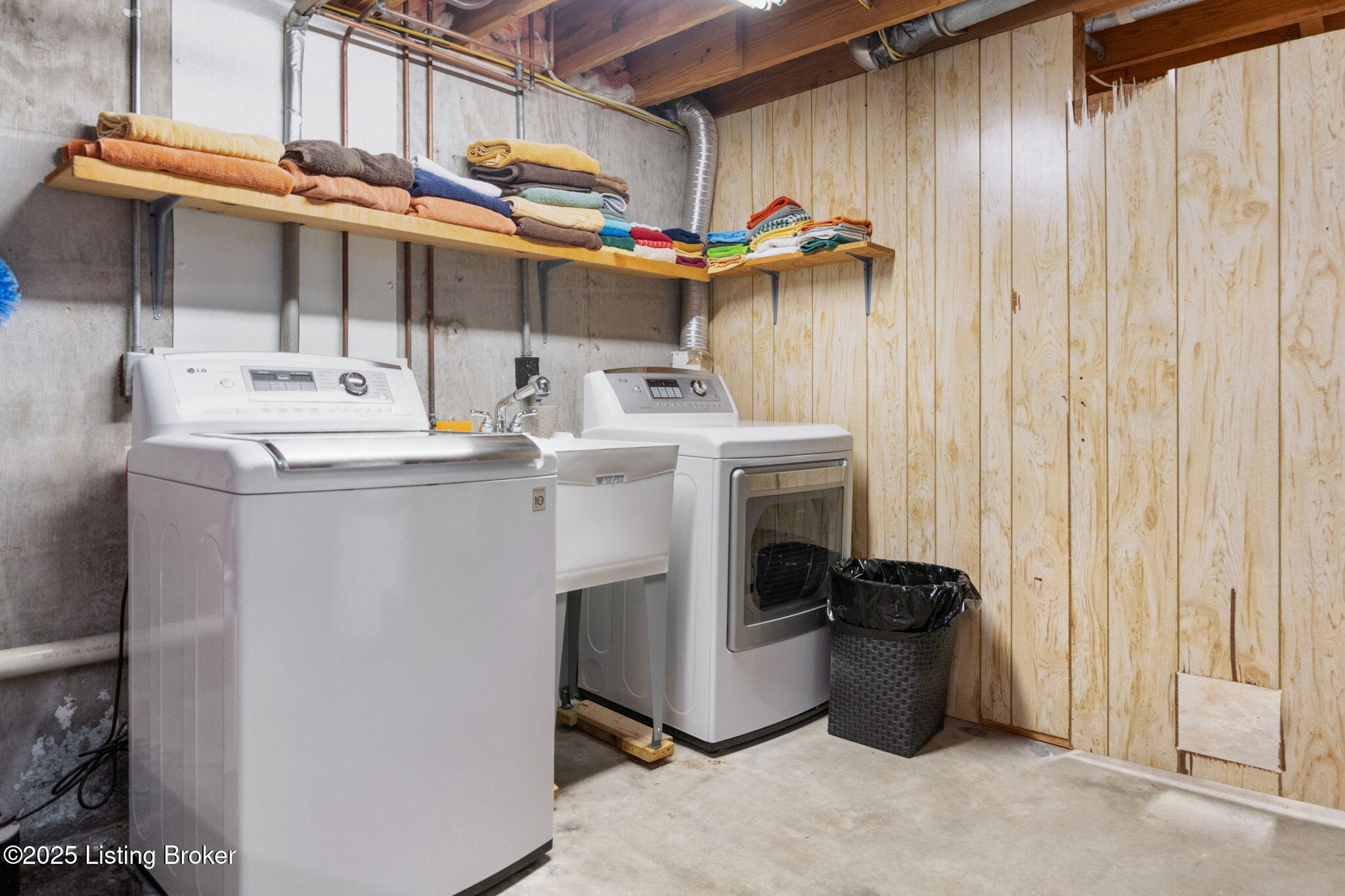12100 Maplewood Rd Property Photo 38
