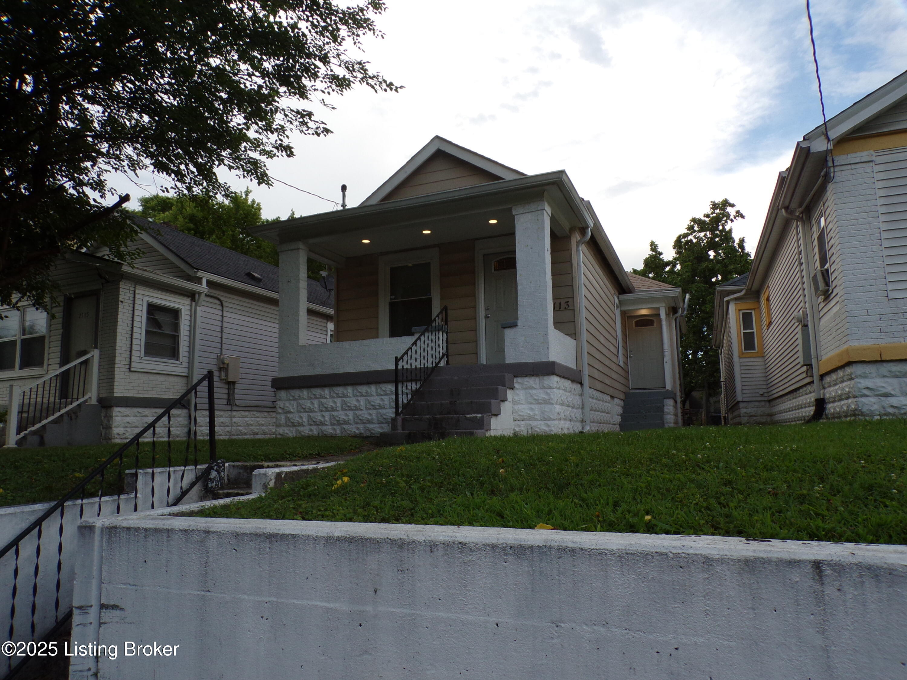 2113 Dumesnil St Property Photo 1