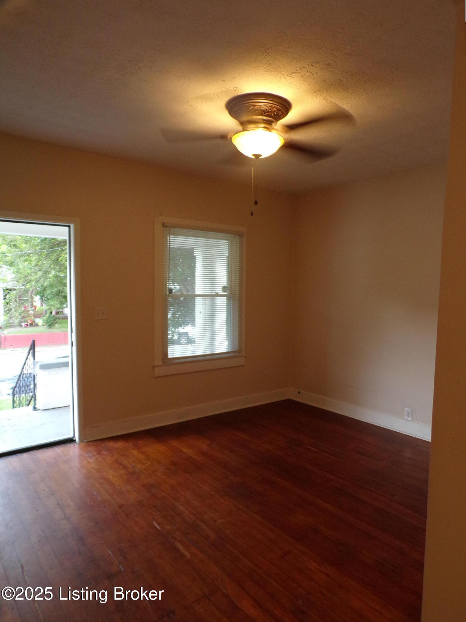 2113 Dumesnil St Property Photo 2