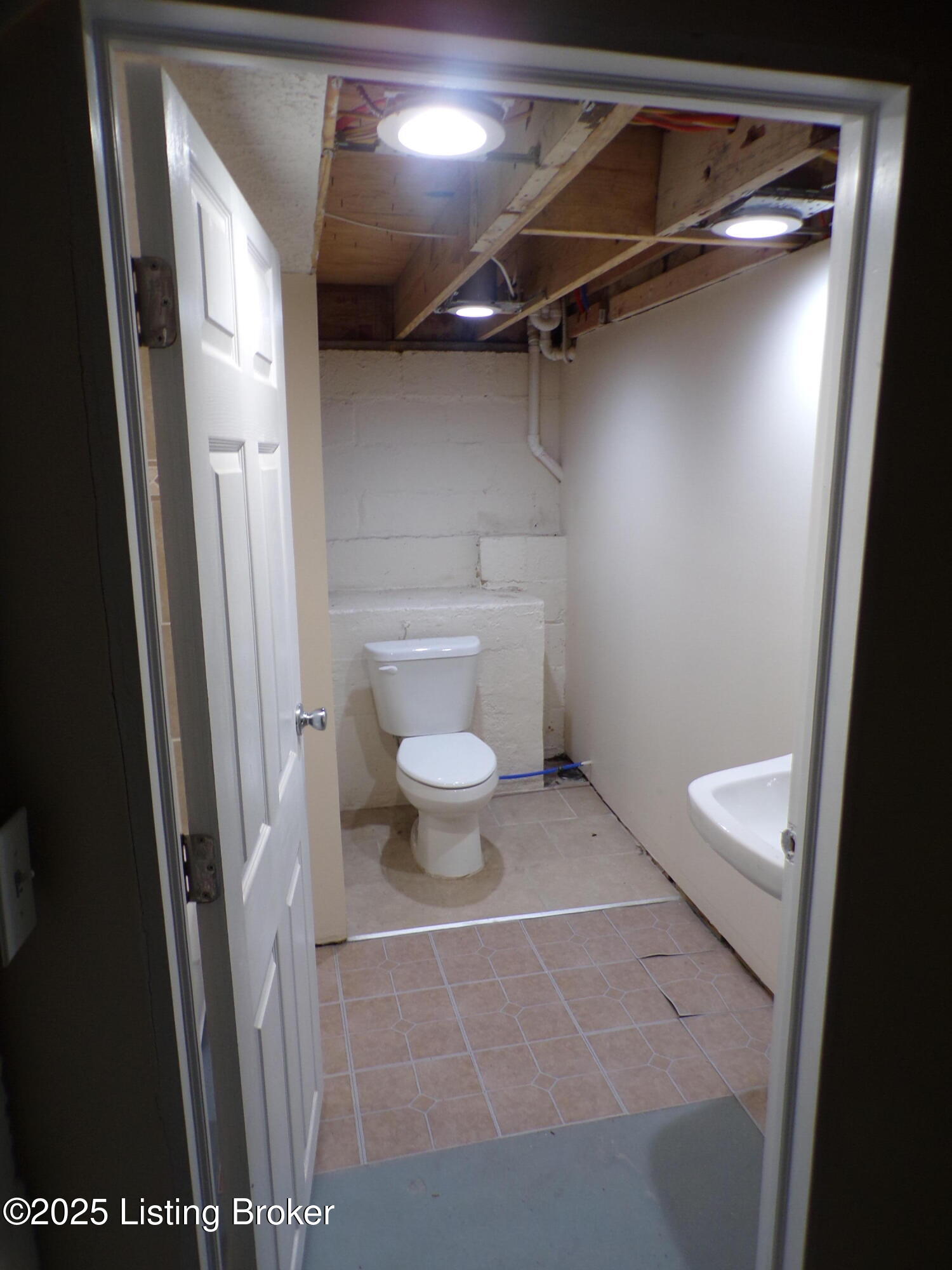 2113 Dumesnil St Property Photo 12