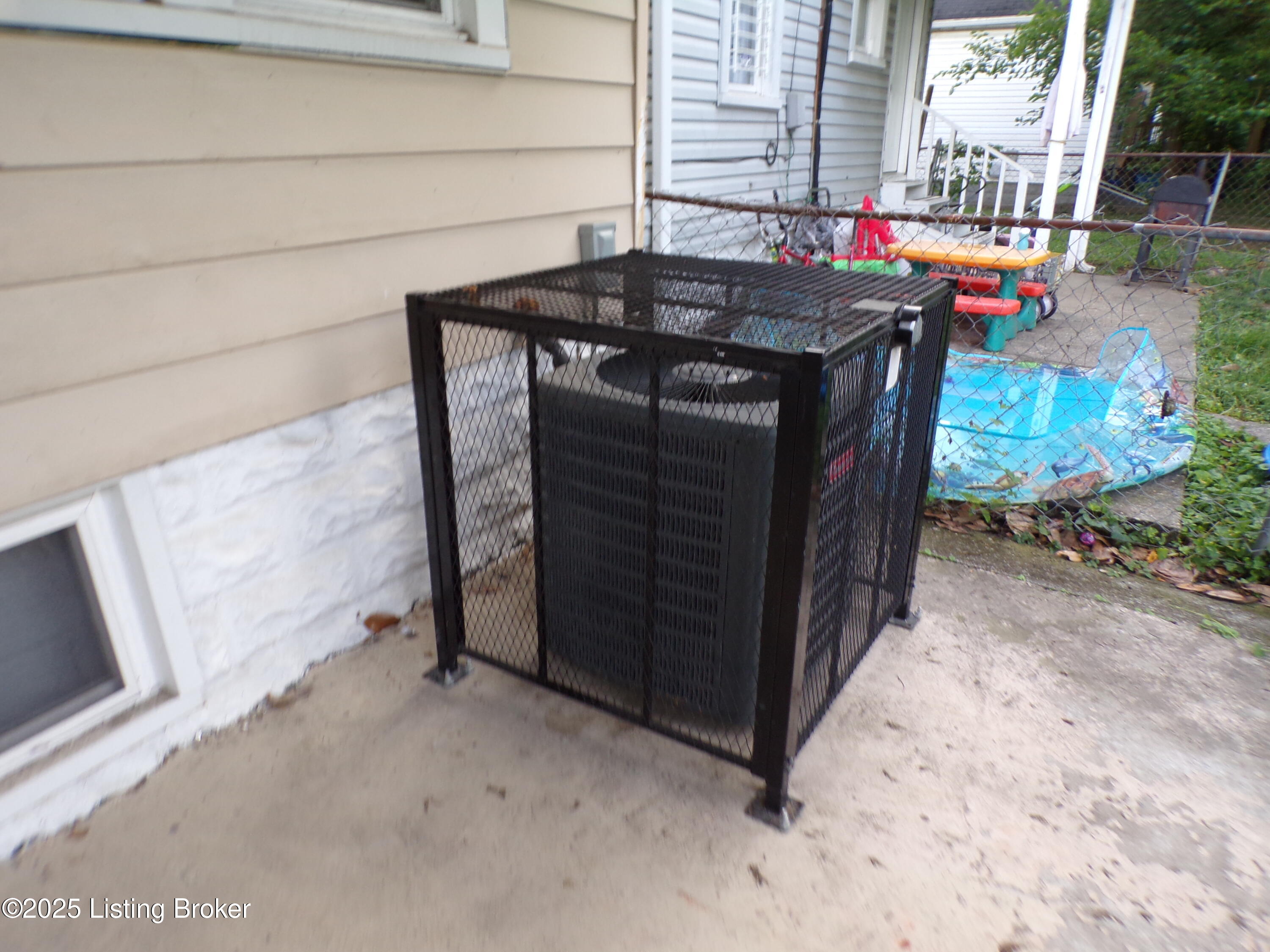 2113 Dumesnil St Property Photo 16