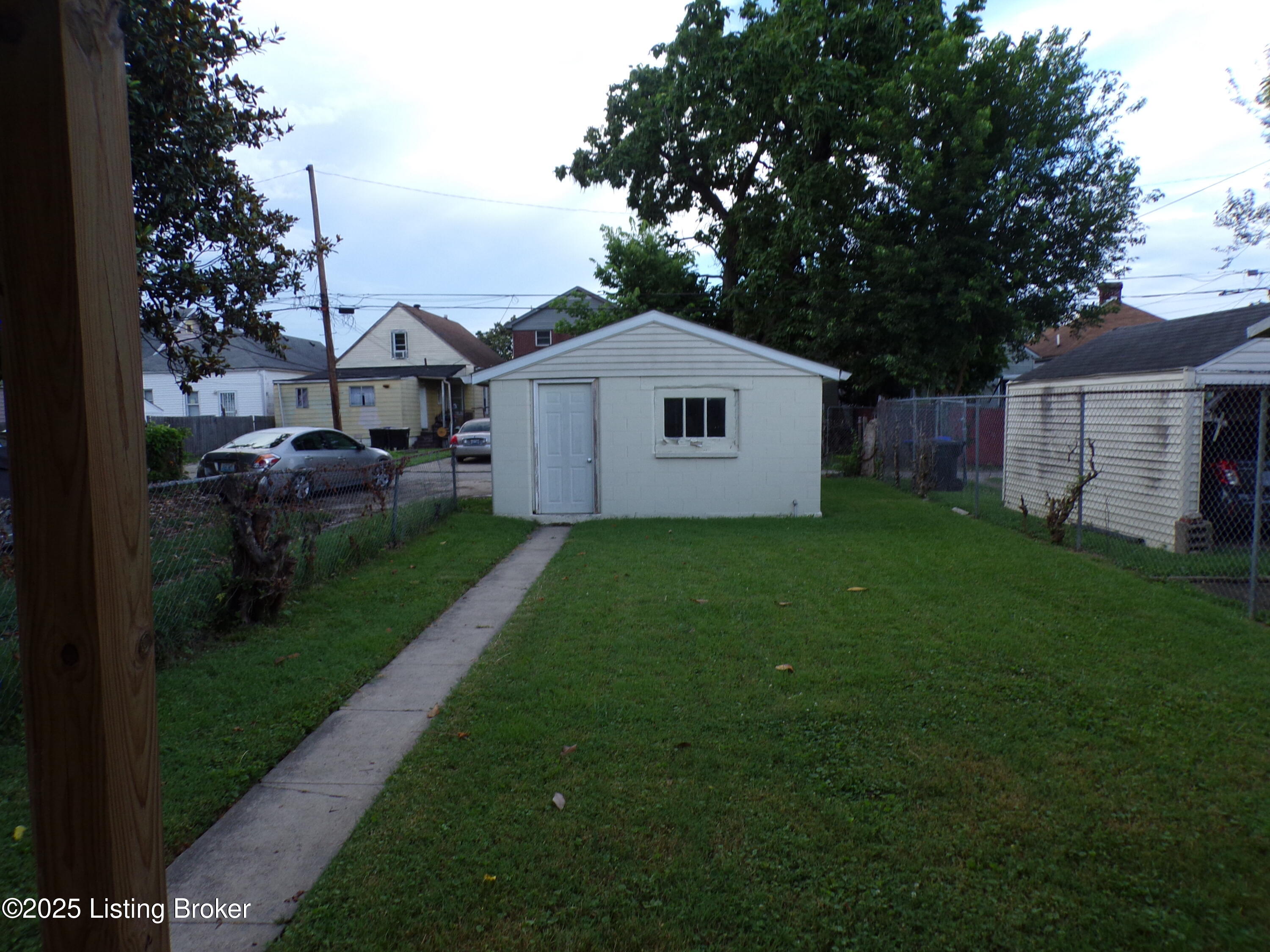 2113 Dumesnil St Property Photo 18