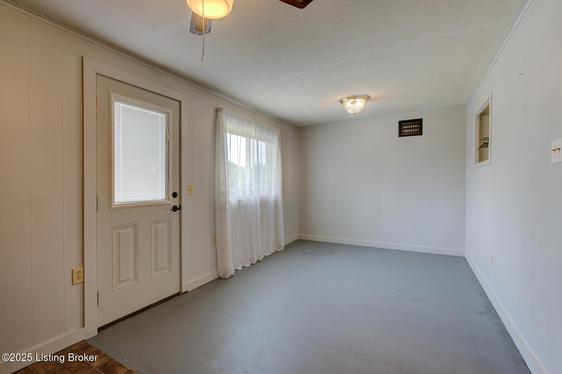 2335 Ridge Rd Property Photo 7