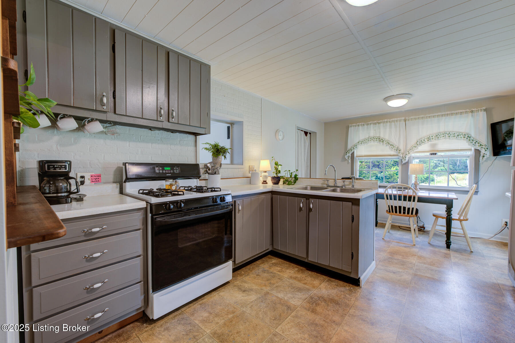 2335 Ridge Rd Property Photo 14
