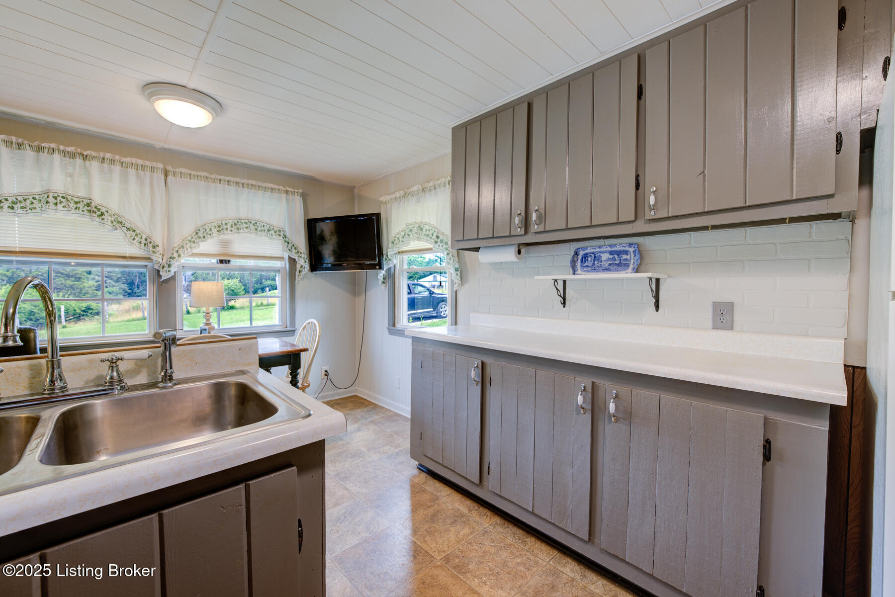2335 Ridge Rd Property Photo 16