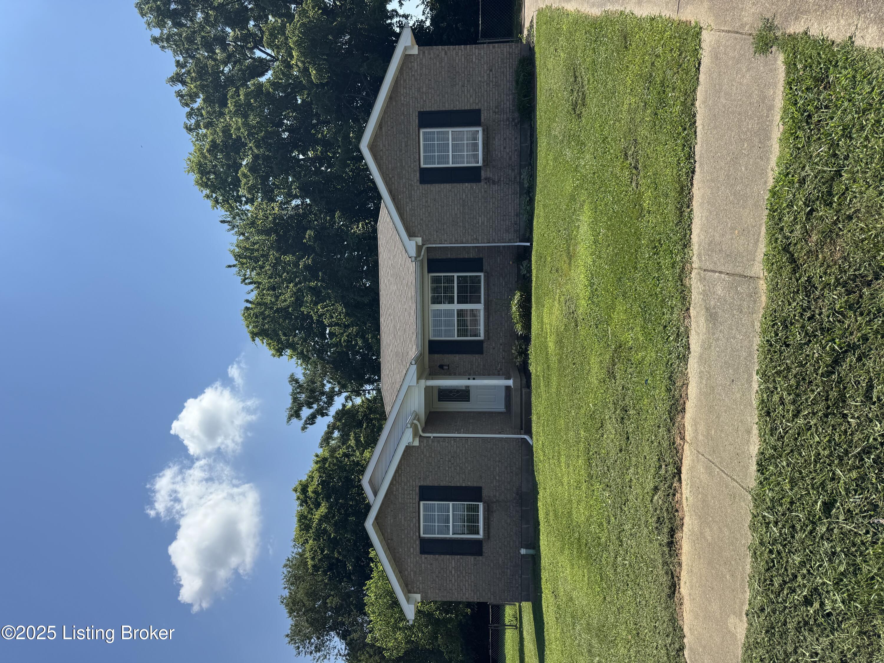 106 Clay Ct Property Photo 1