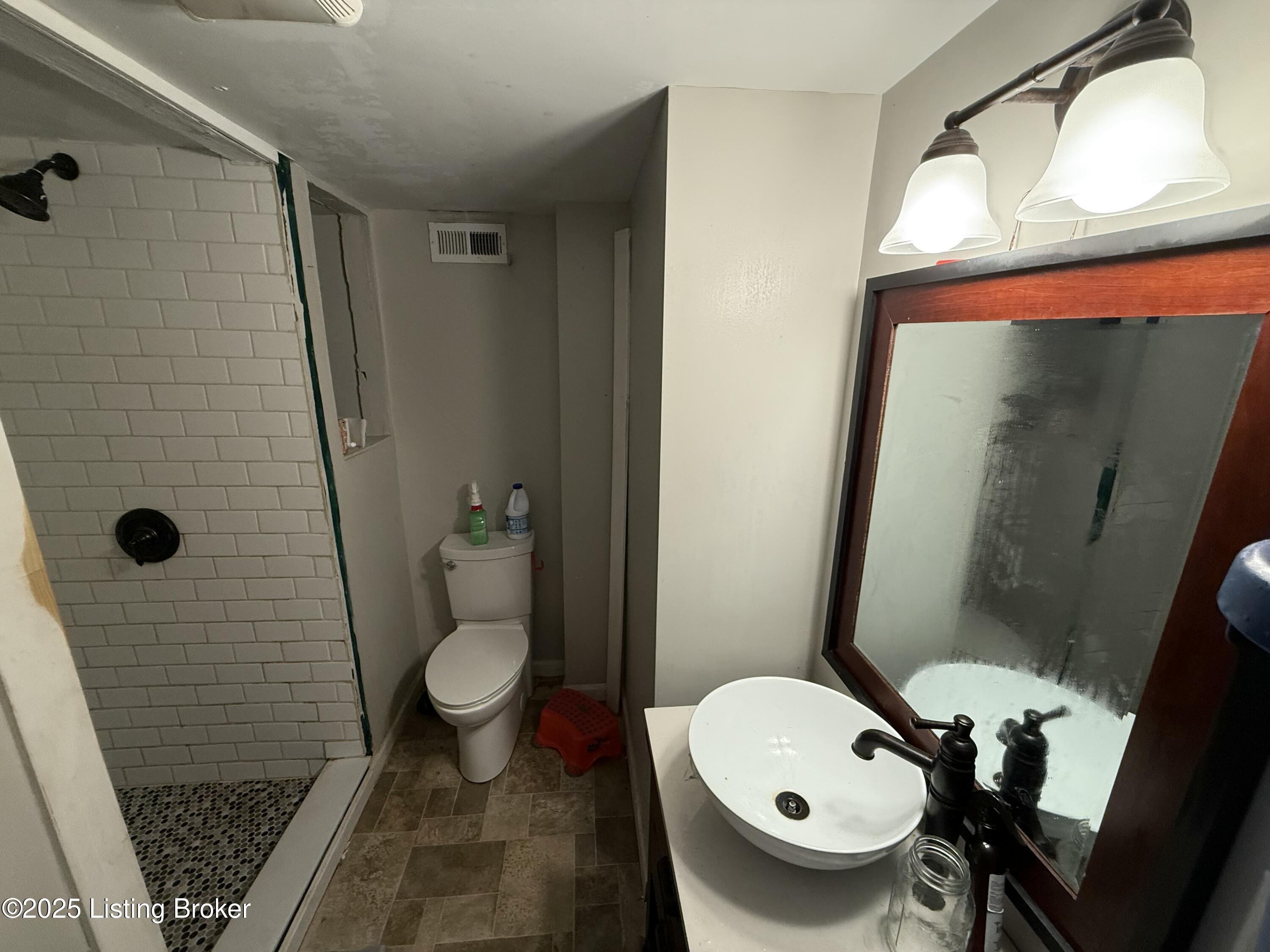 304 S 41st St Property Photo 3