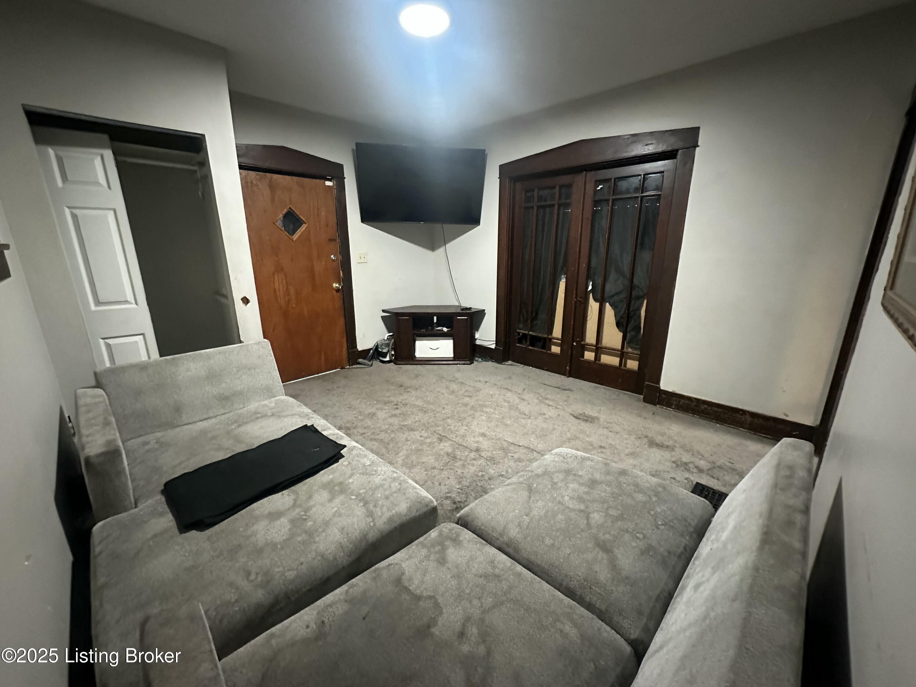 304 S 41st St Property Photo 7