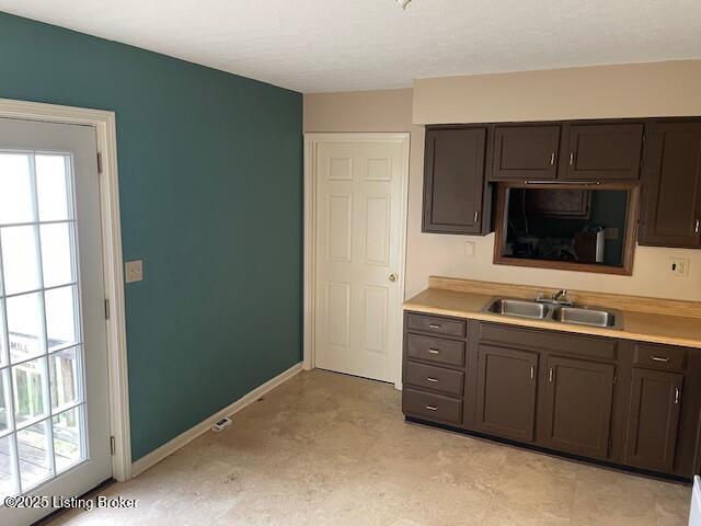 9103 Cedarwood Dr Property Photo 8
