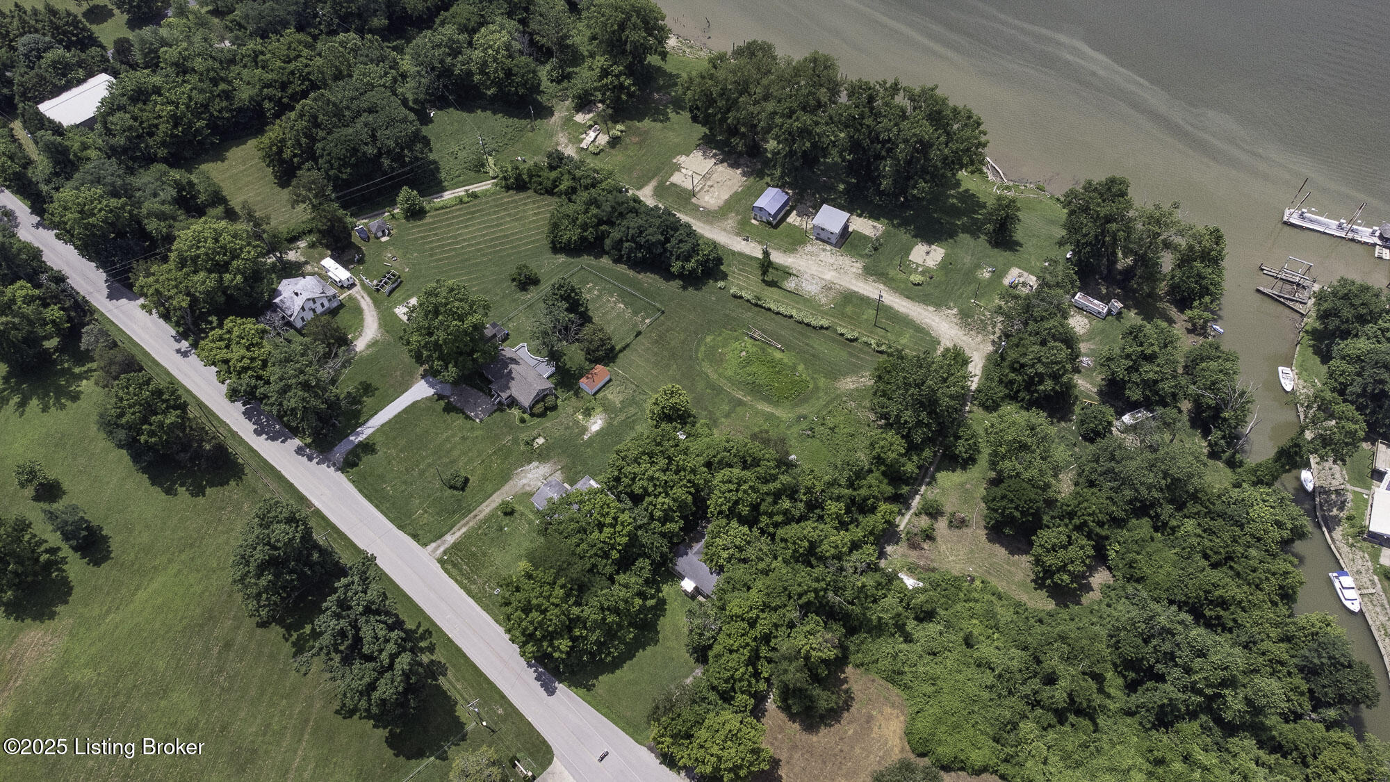5209 River Rd Property Photo 4