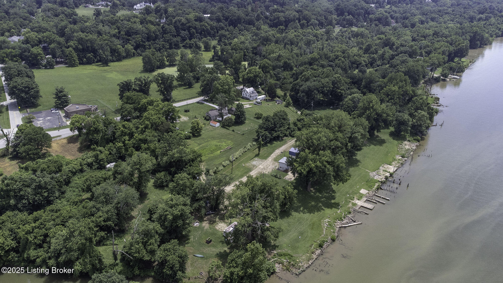 5209 River Rd Property Photo 10