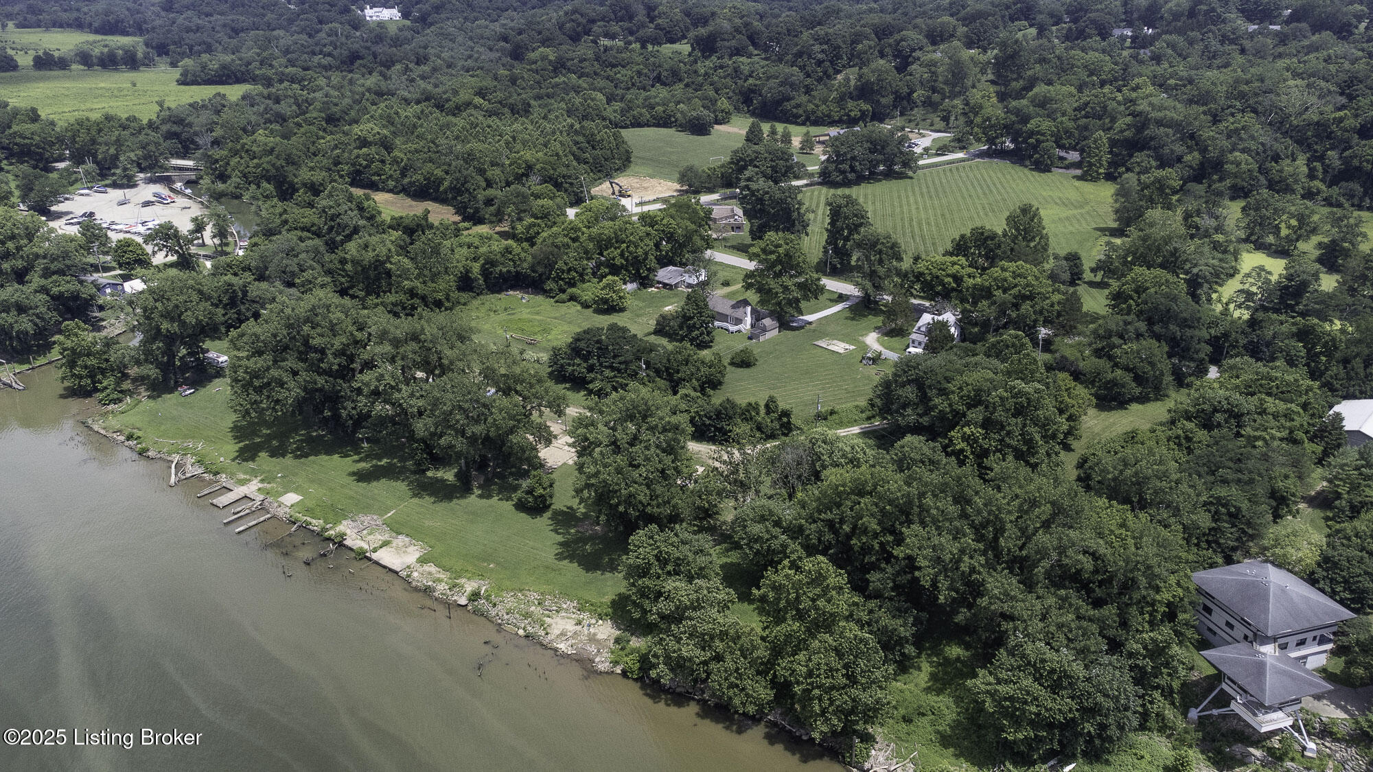 5209 River Rd Property Photo 11