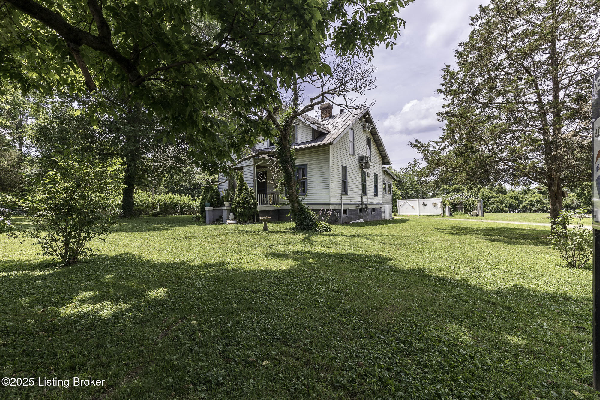 5209 River Rd Property Photo 16