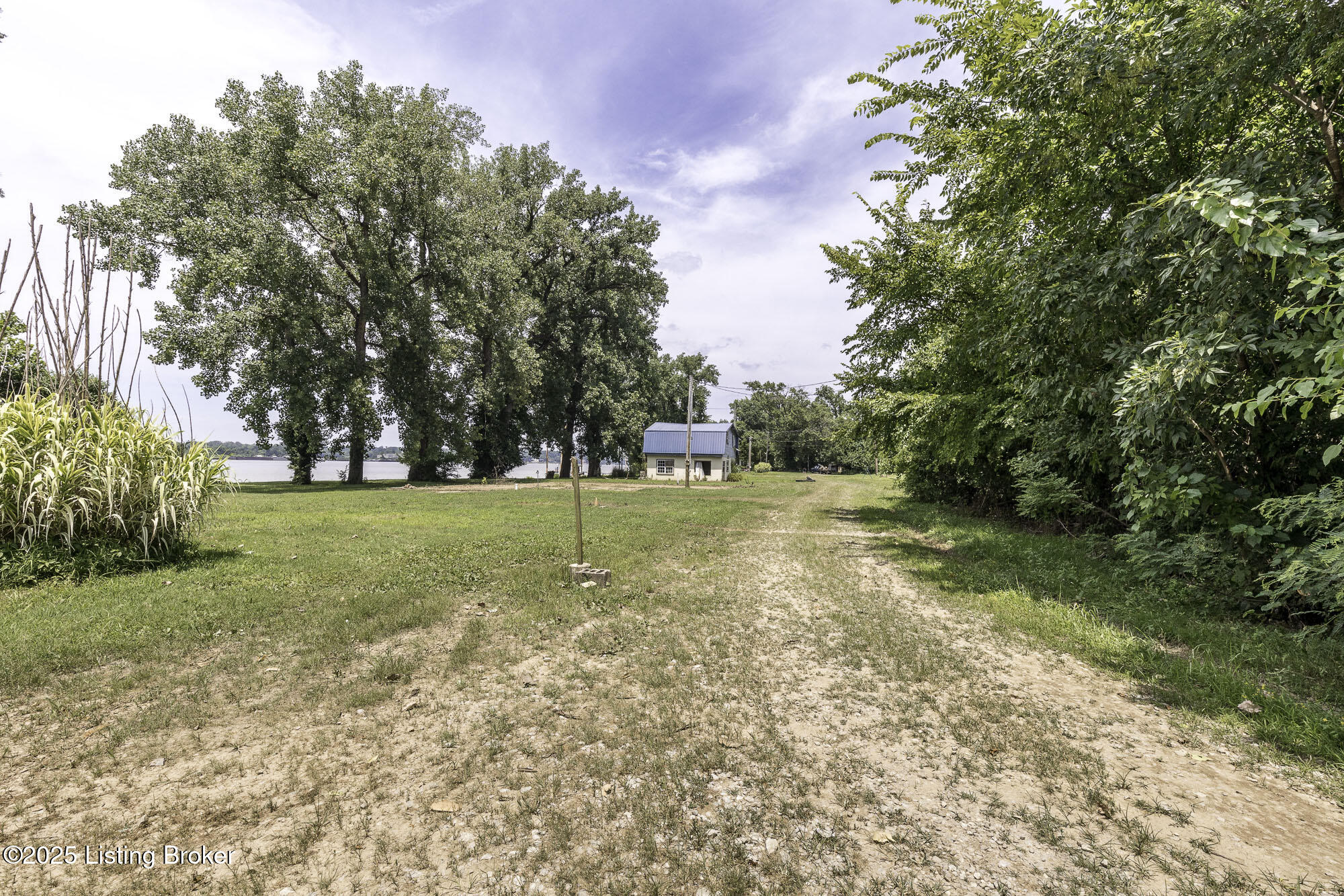 5209 River Rd Property Photo 21