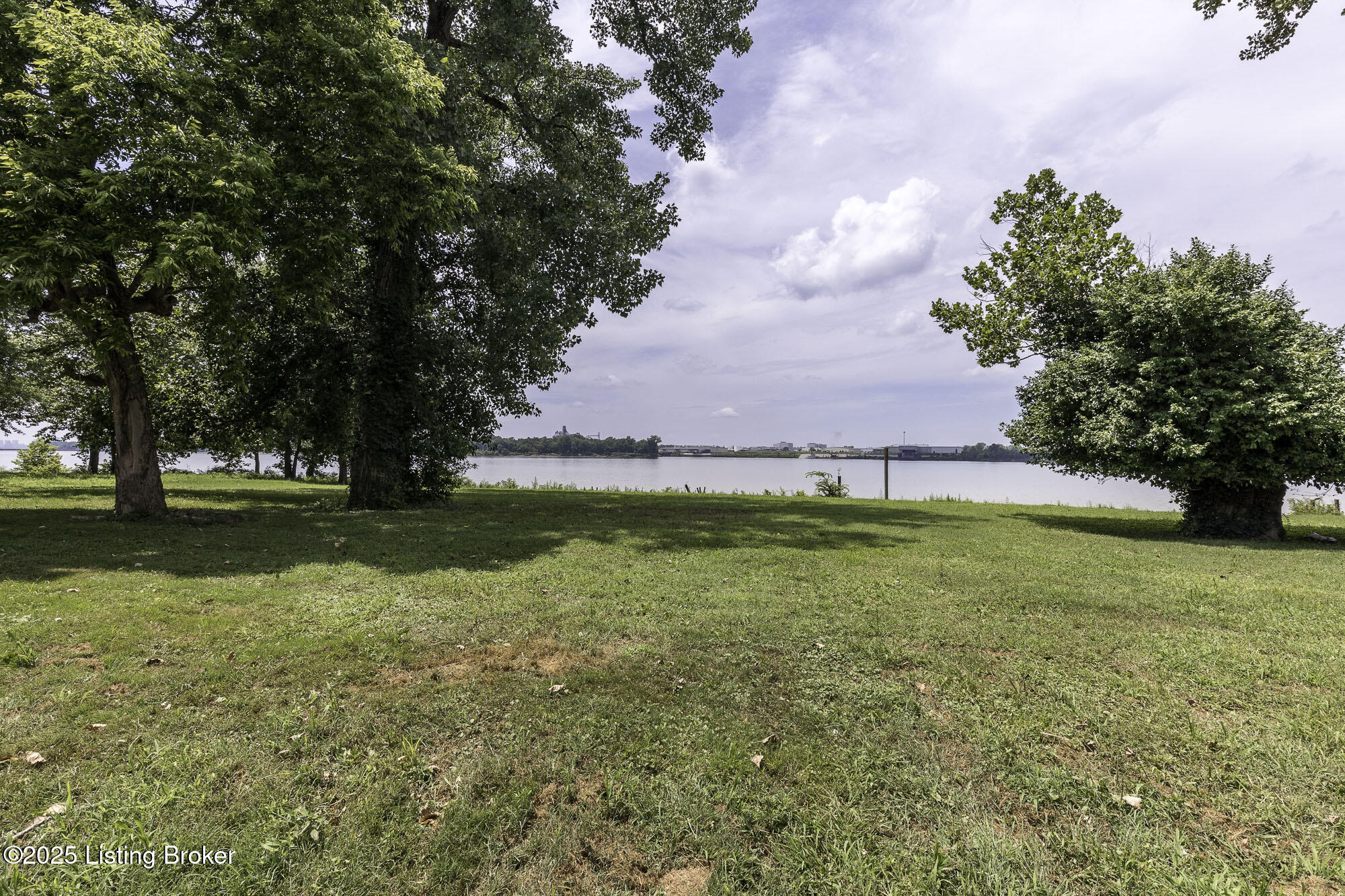 5209 River Rd Property Photo 22