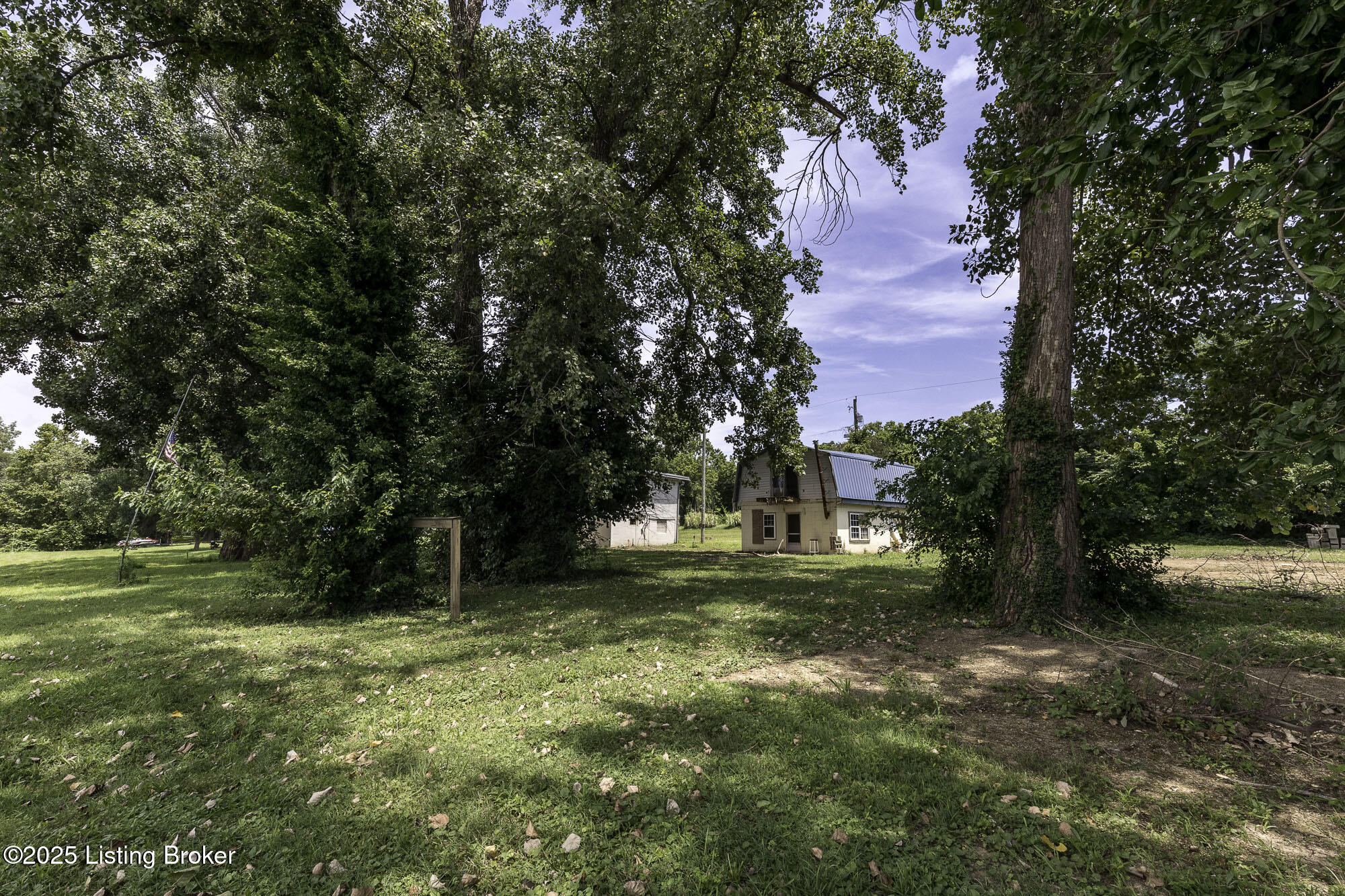 5209 River Rd Property Photo 29