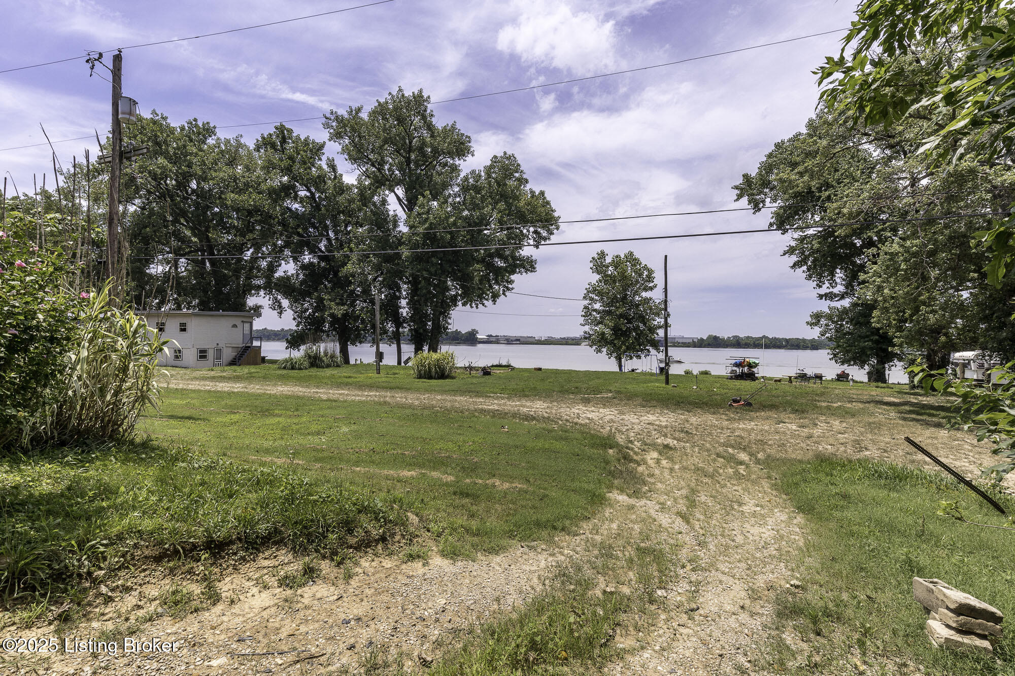 5209 River Rd Property Photo 39
