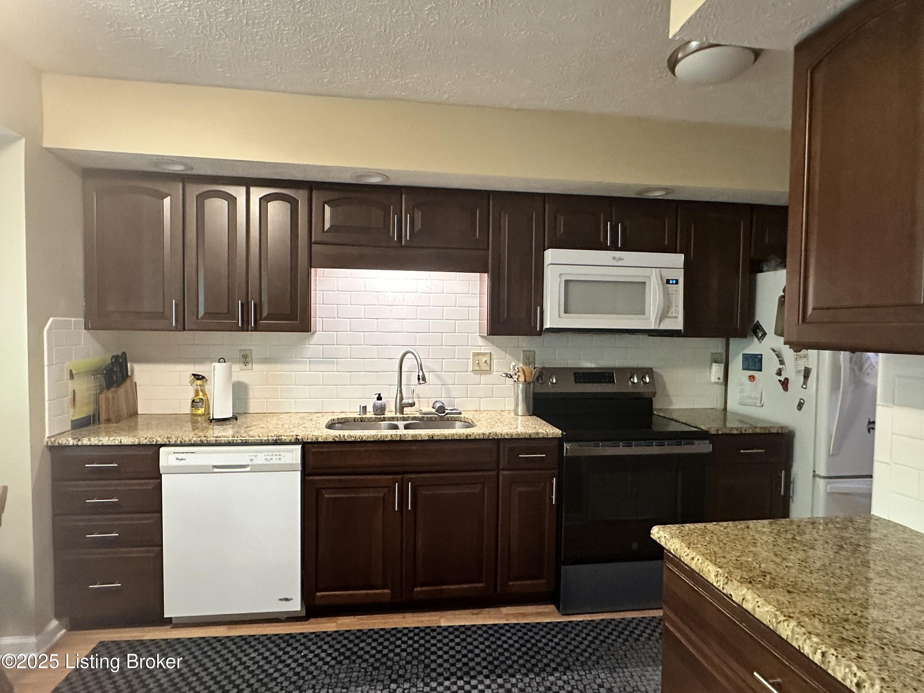 509 Piping Rock Road Rd Property Photo 1