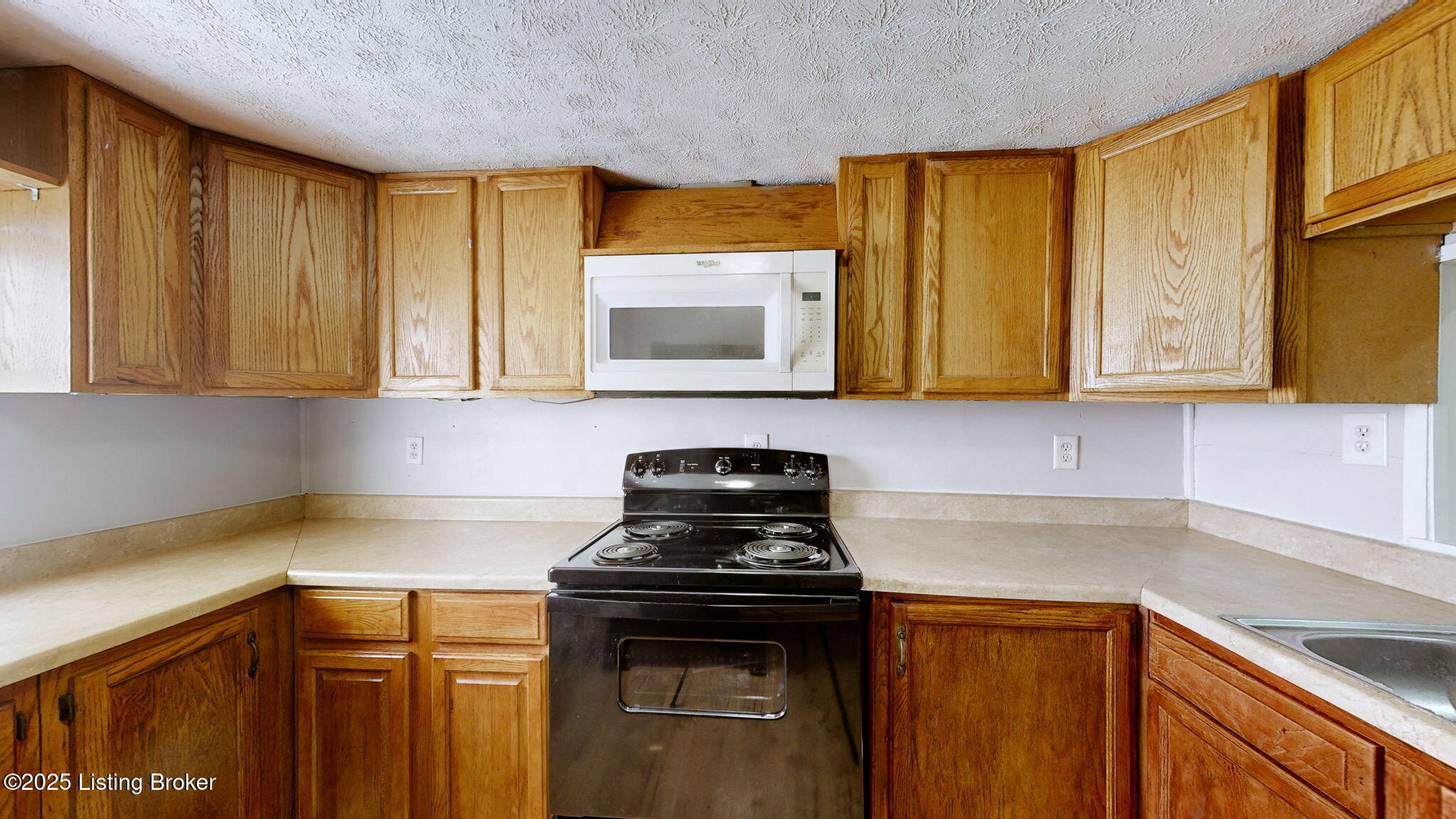 1117 6th St Property Photo 2