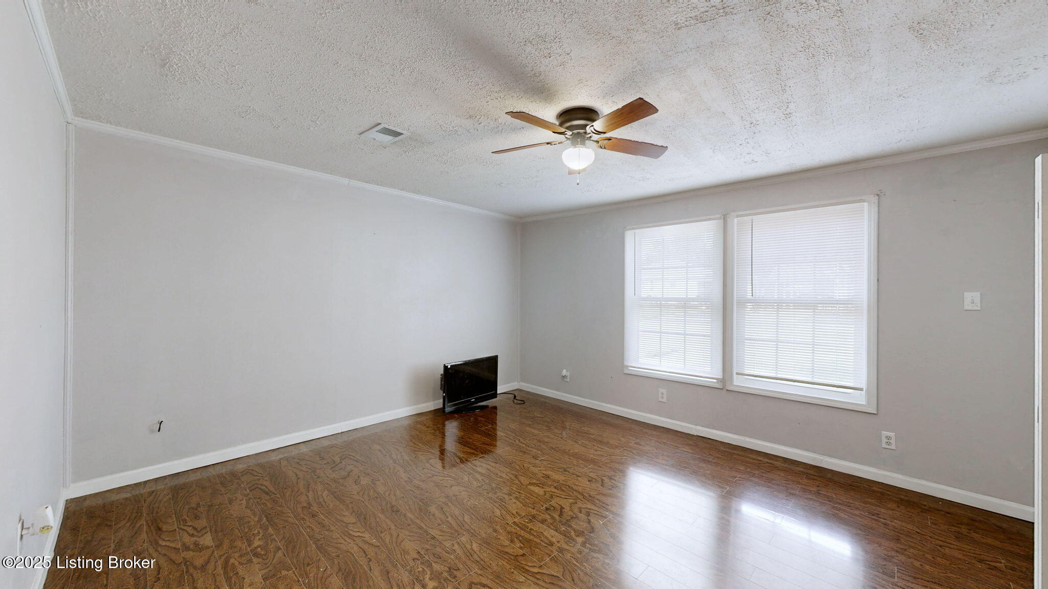 1117 6th St Property Photo 3