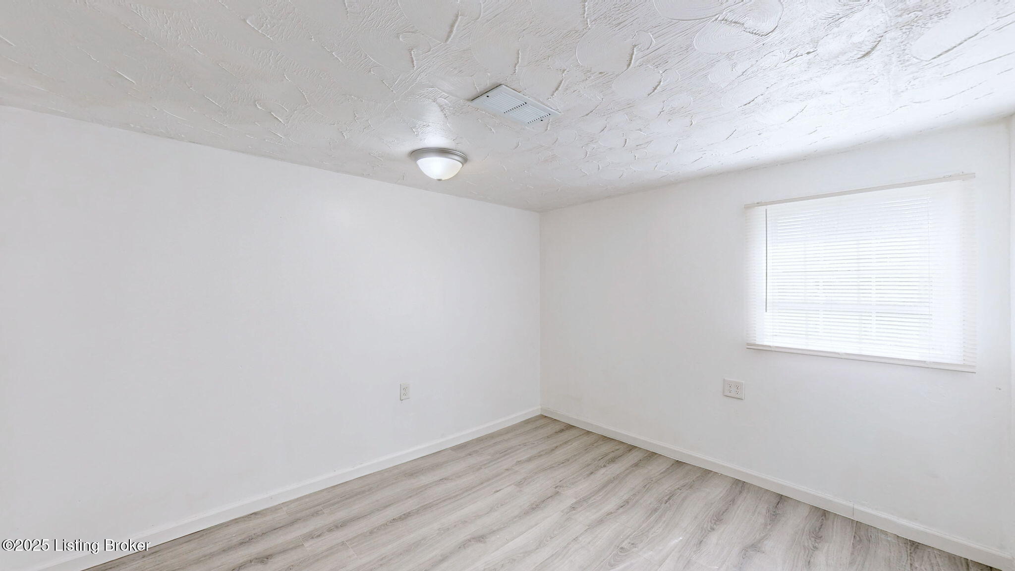 1117 6th St Property Photo 8