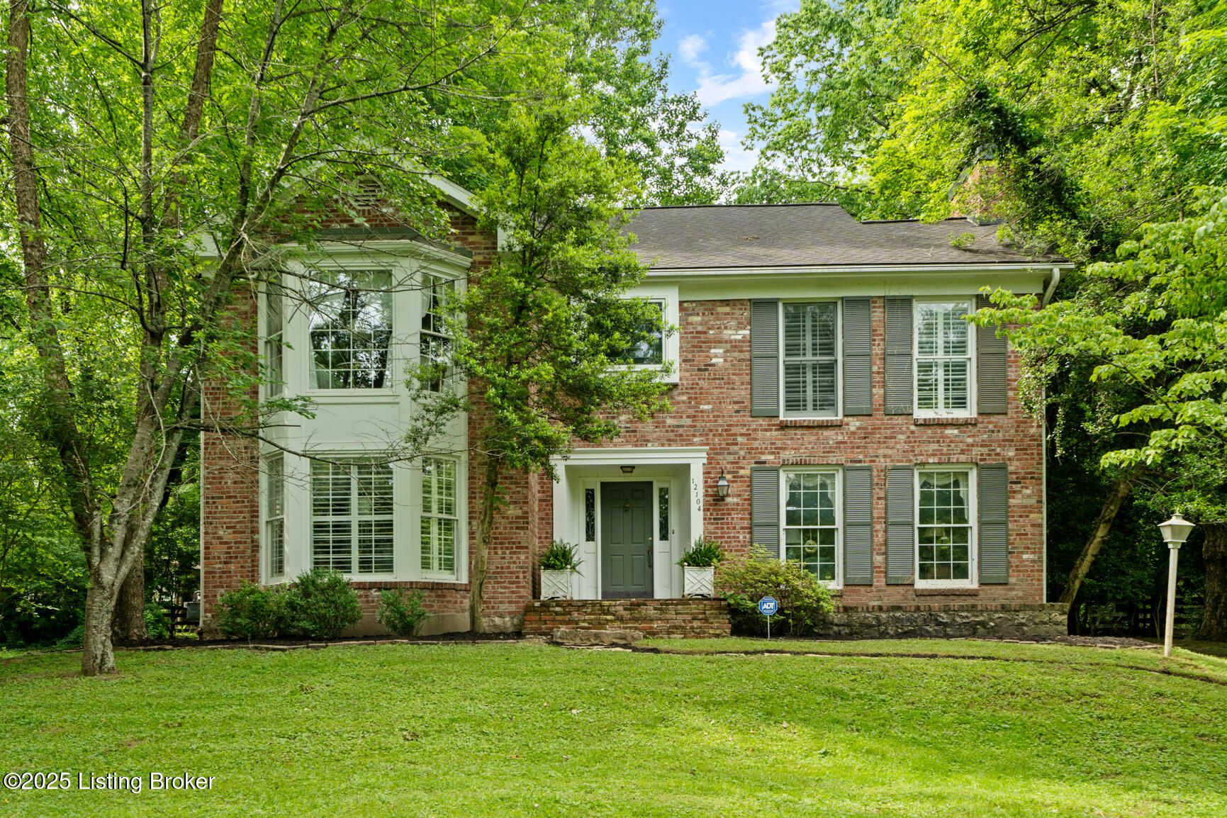 12104 Locust Ln