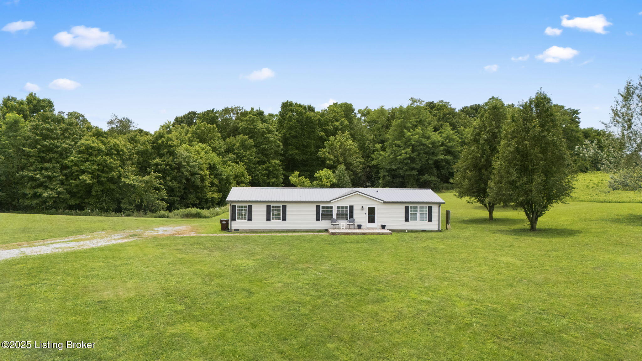 100 Thunderbird Rd Property Photo 1