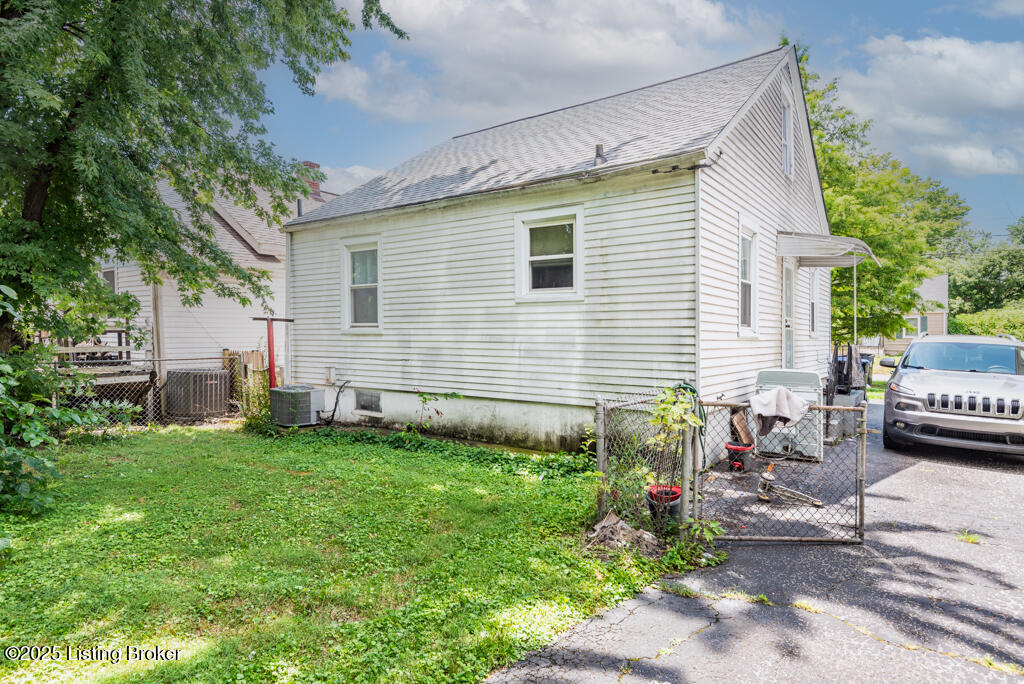 1333 Weller Ave Property Photo 3